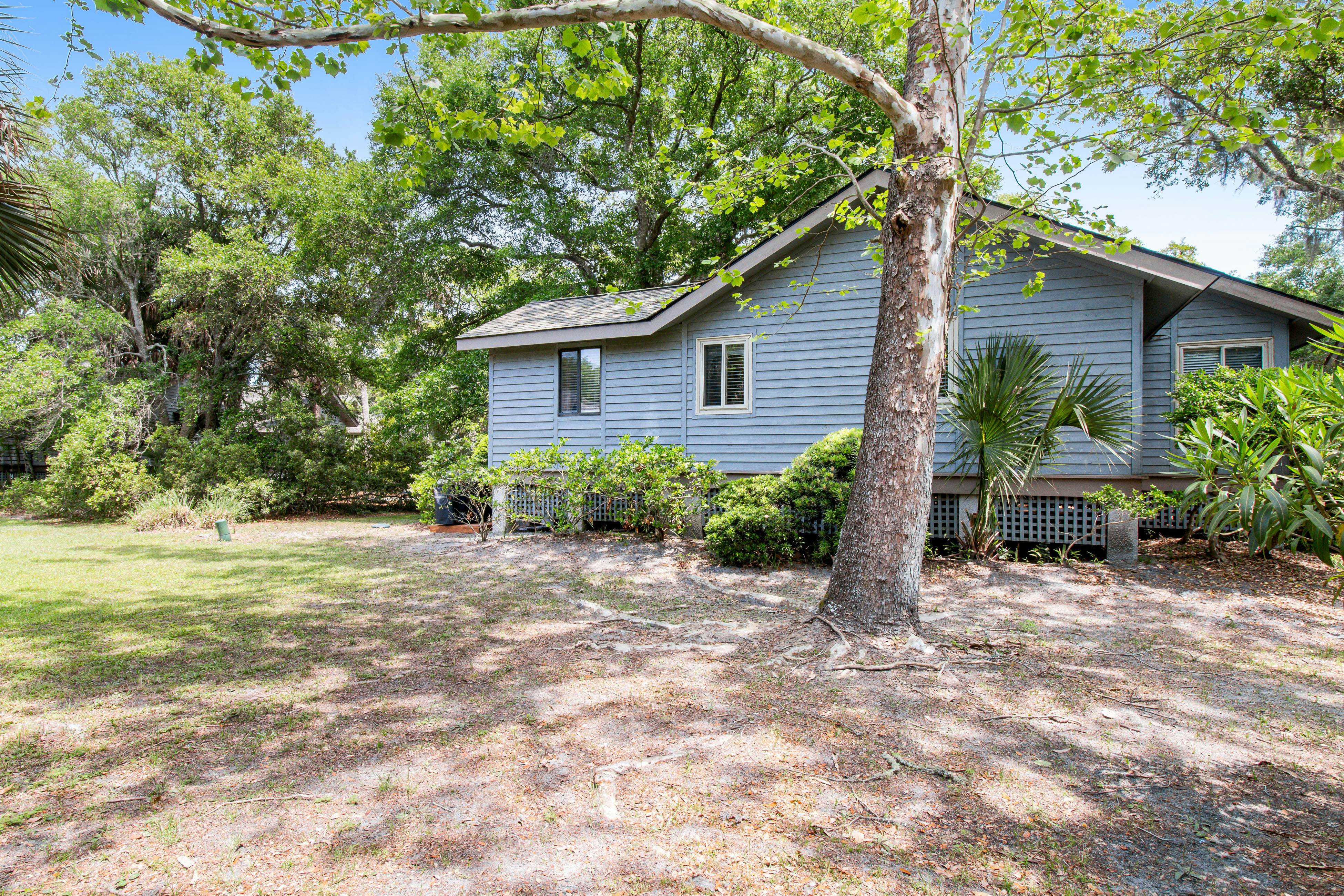 Dog-friendly woodland home with high-speed WiFi & large back deck - beach nearby