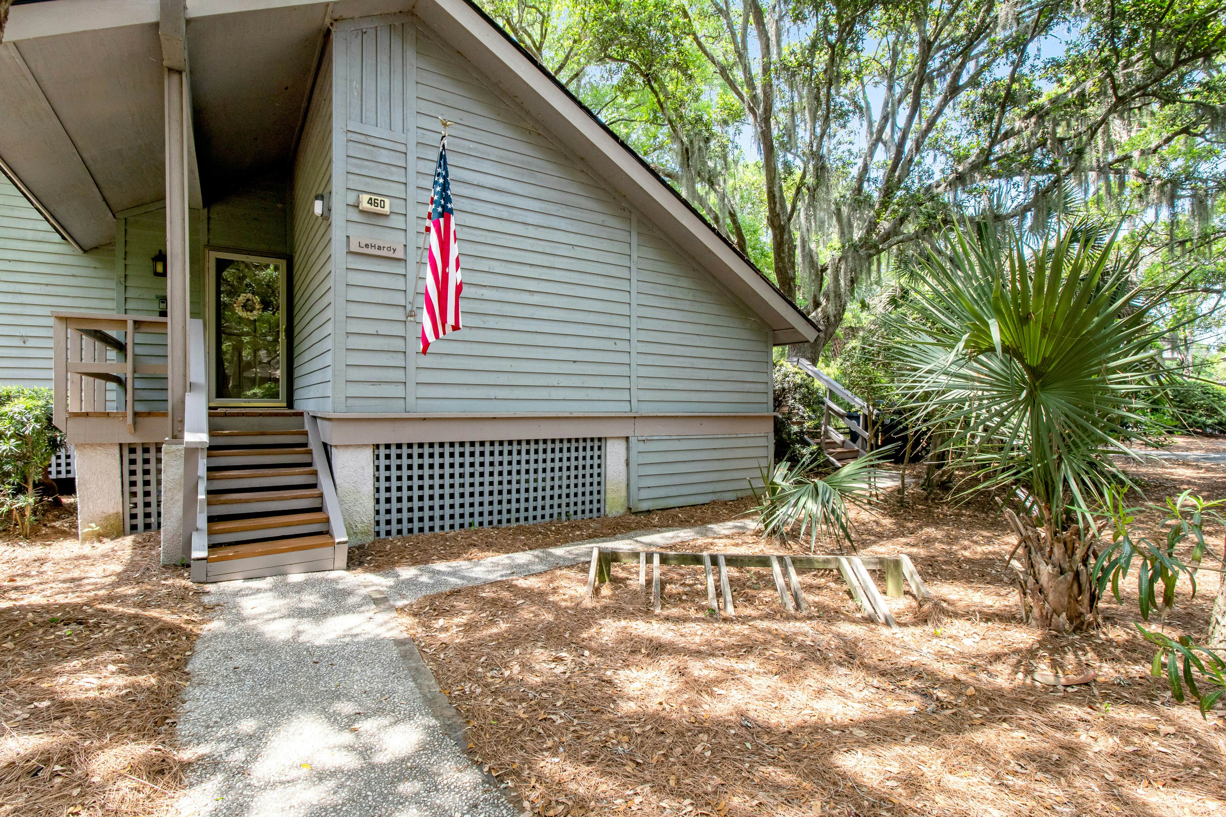 Dog-friendly woodland home with high-speed WiFi & large back deck - beach nearby