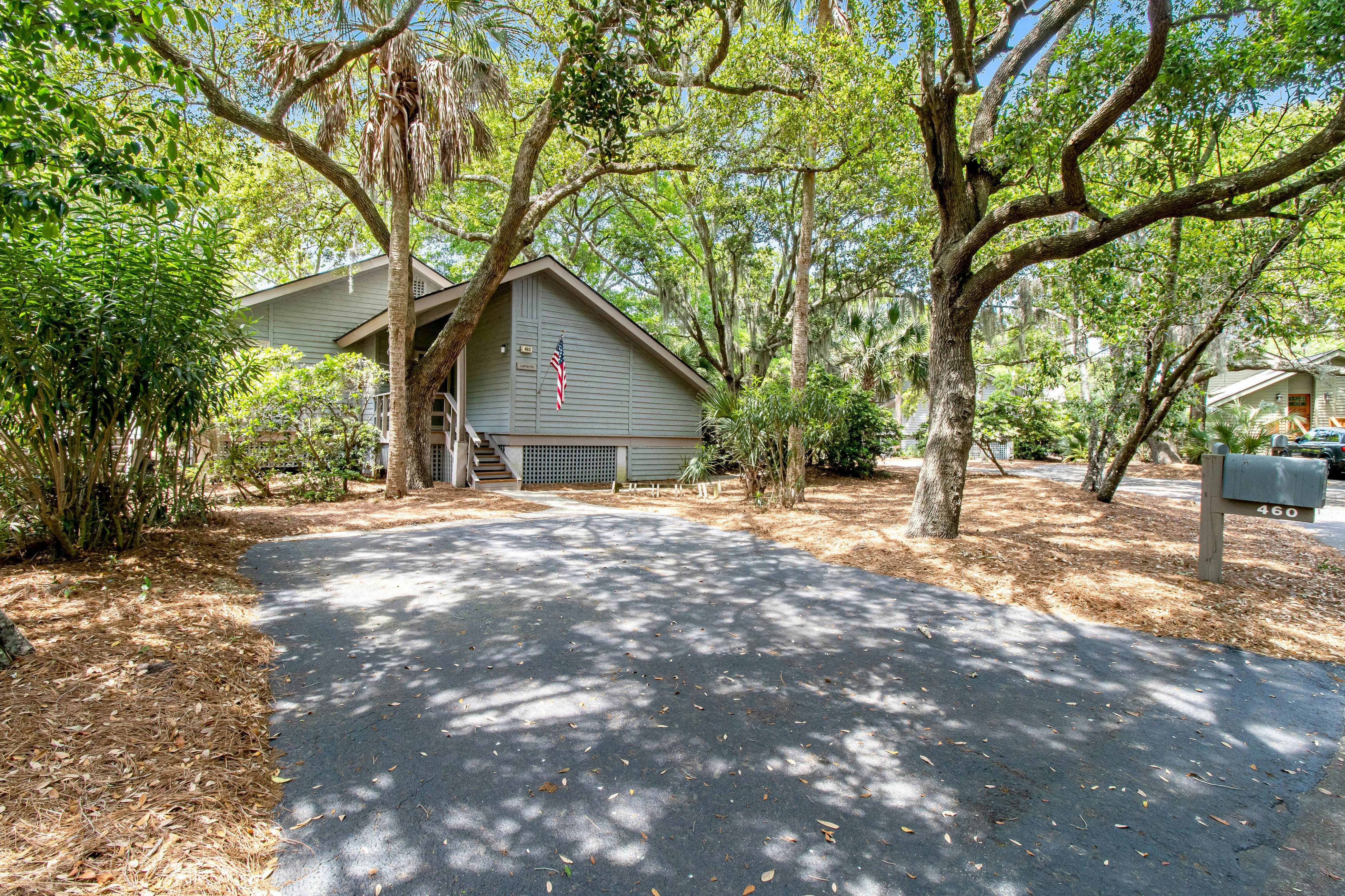 Dog-friendly woodland home with high-speed WiFi & large back deck - beach nearby