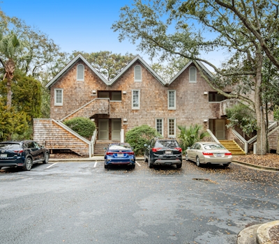 Charming condo with private beach access, on-site golf, high-speed WiFi & AC