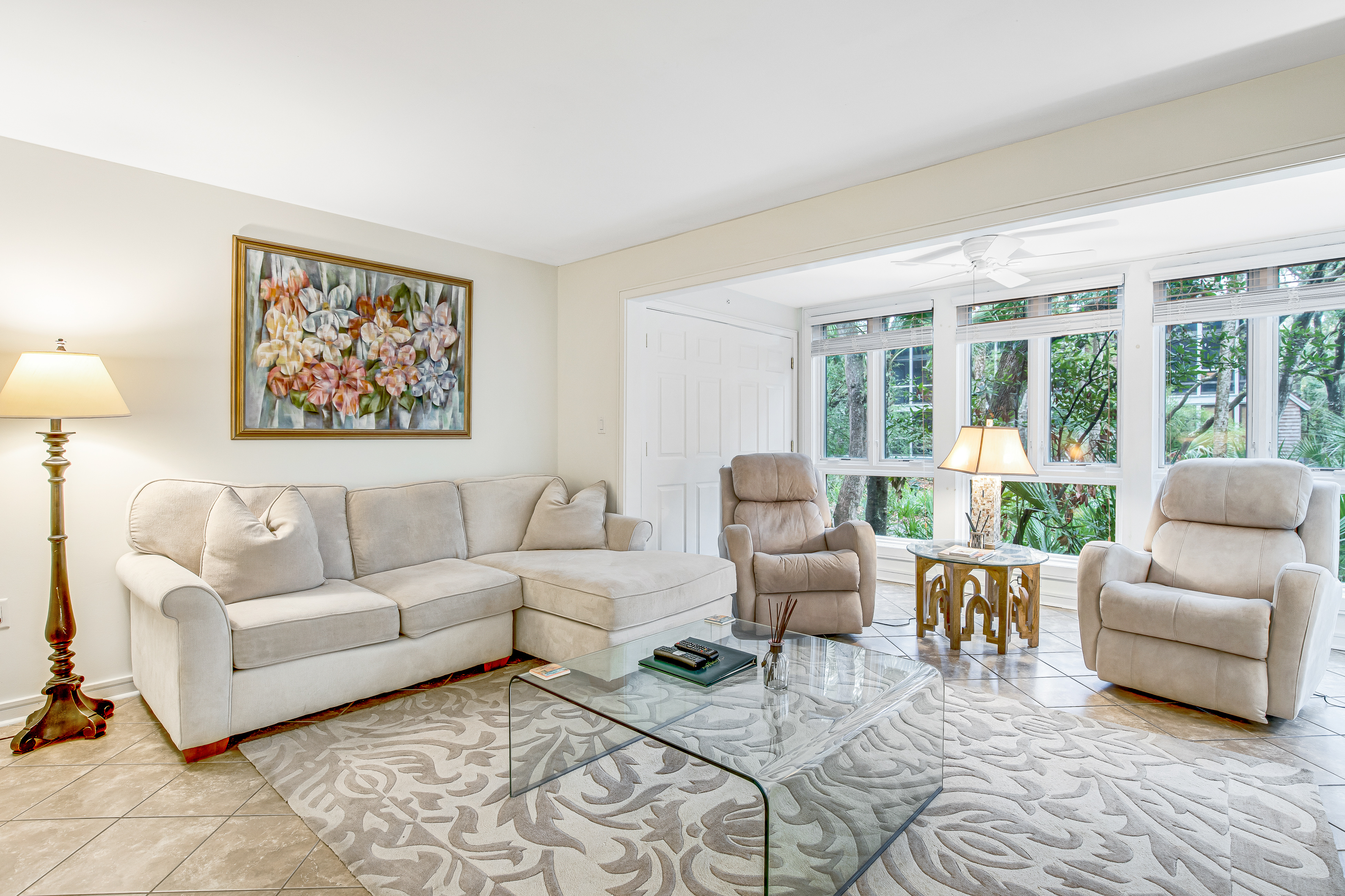 Charming condo with private beach access, on-site golf, high-speed WiFi & AC