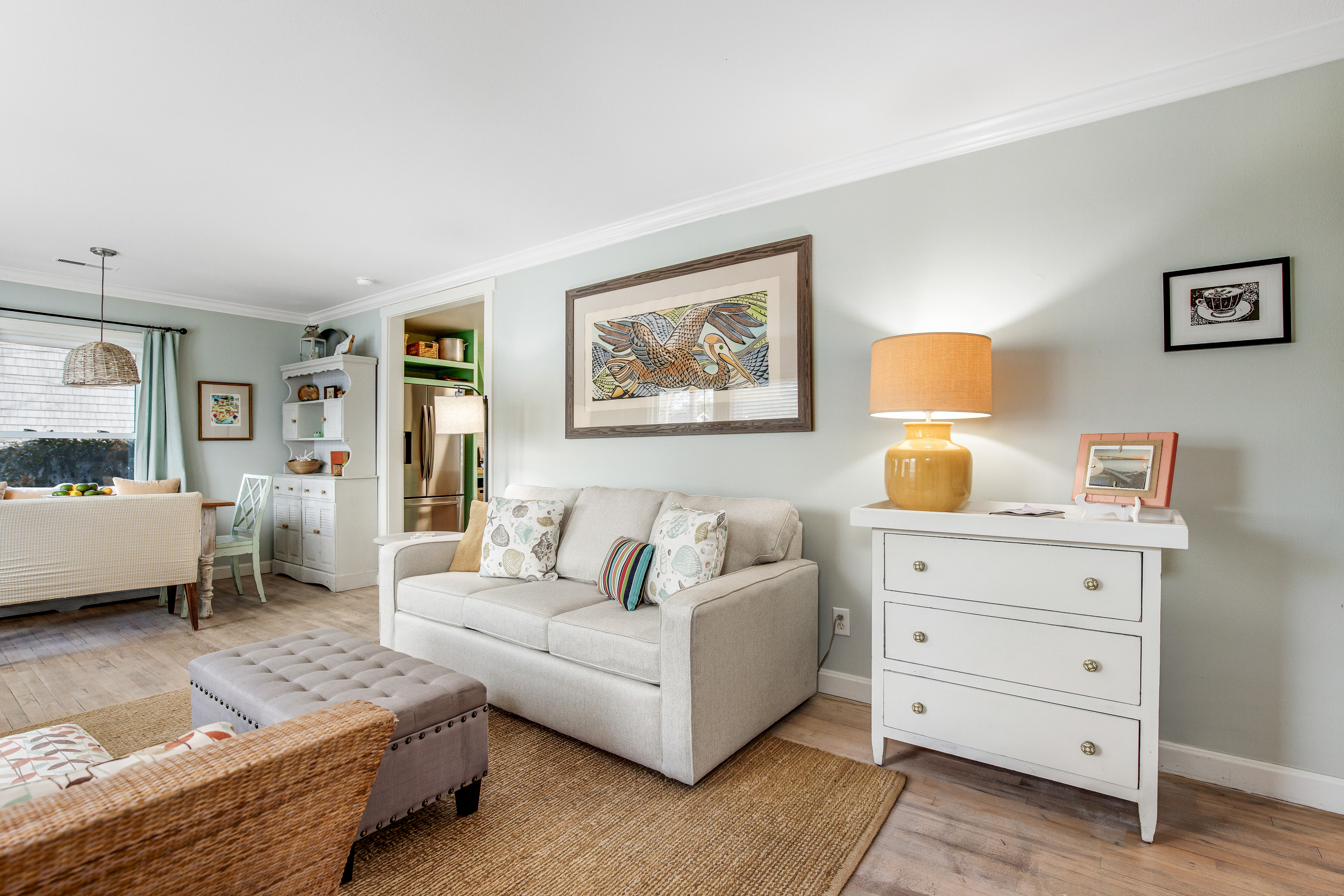 Darling, renovated home w/ beautiful backyard, W/D & WiFi - near beaches