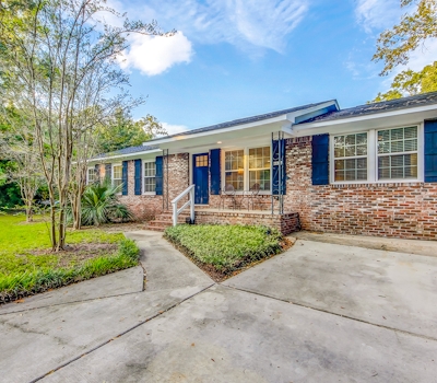 Charming dog-friendly home with enclosed yard, fast WiFi, & washer/dryer