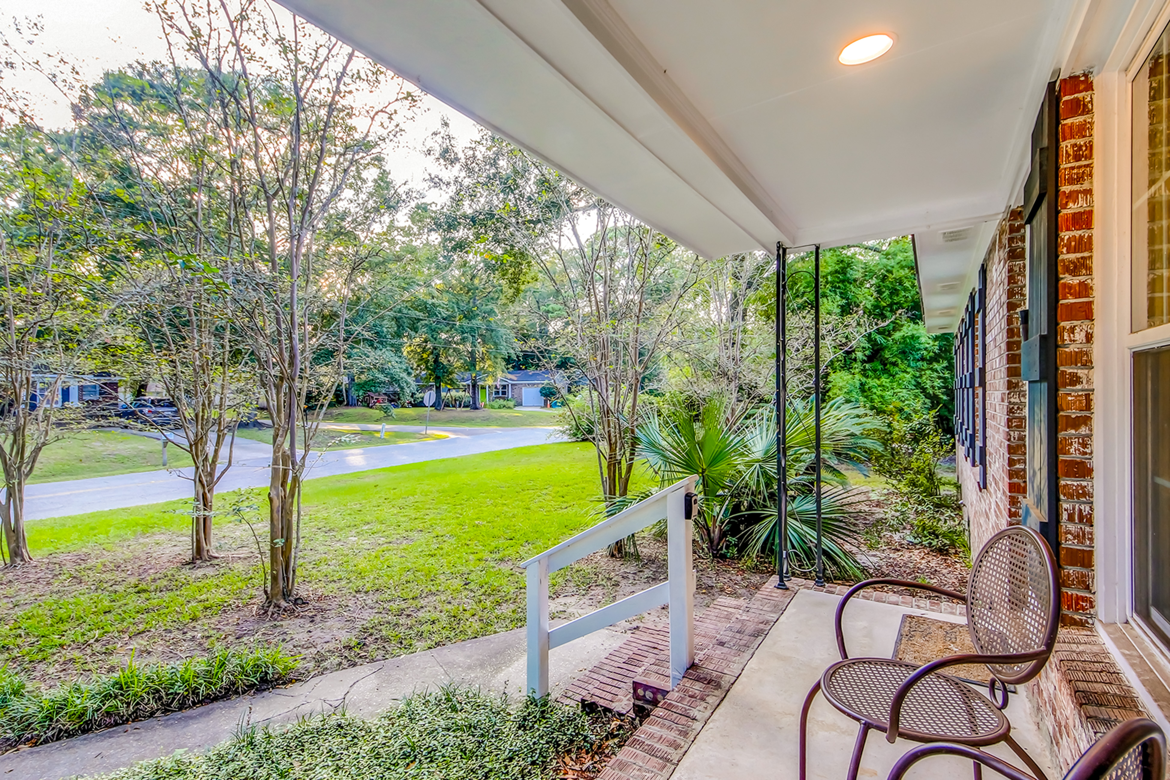 Charming dog-friendly home with enclosed yard, fast WiFi, & washer/dryer