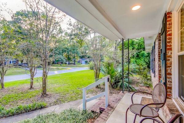 Charming dog-friendly home with enclosed yard, fast WiFi, & washer/dryer