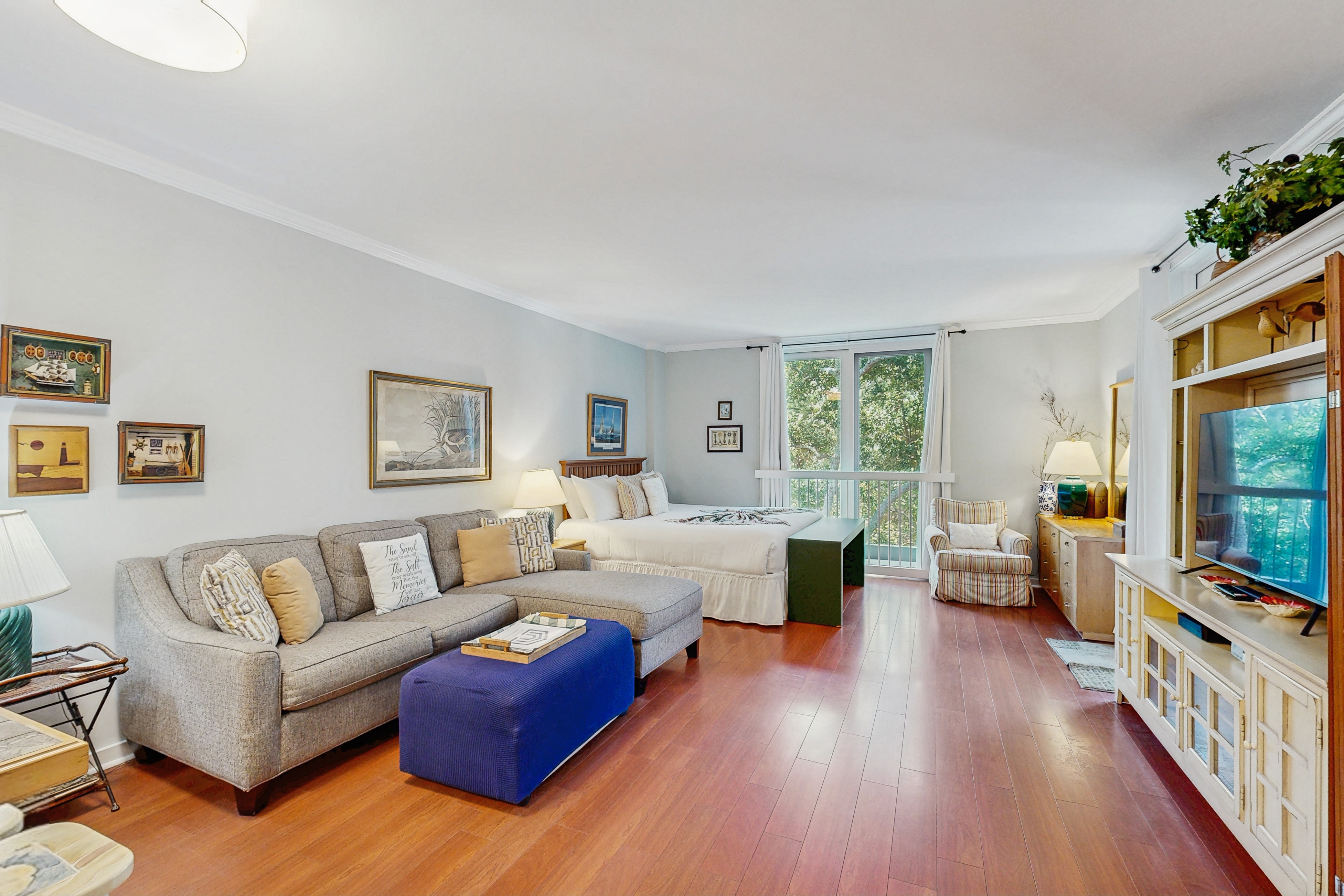 Lovely condo with free WiFi & shared tennis courts - close to golf & beaches