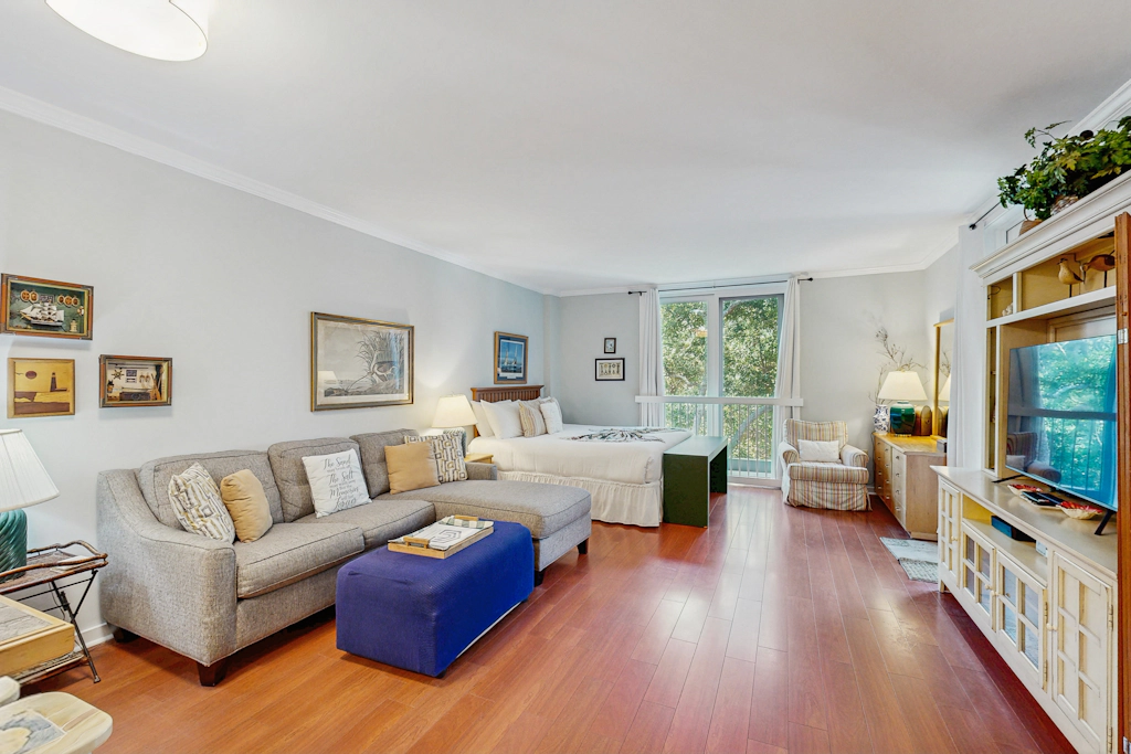 Lovely condo with free WiFi & shared tennis courts - close to golf & beaches
