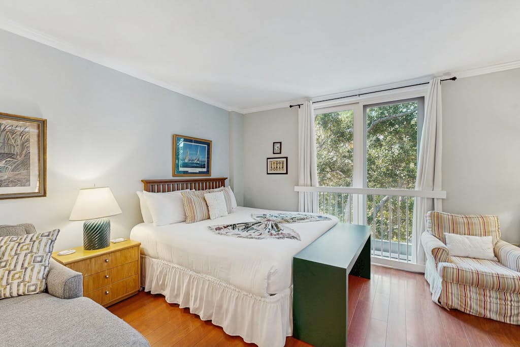 Lovely condo with free WiFi & shared tennis courts - close to golf & beaches
