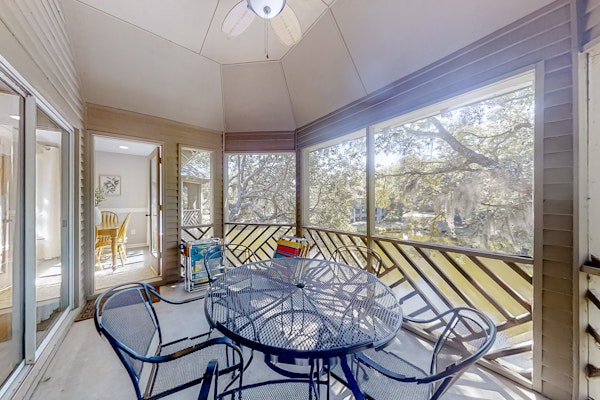 Lagoon view second floor villa, just a short walk to the beach