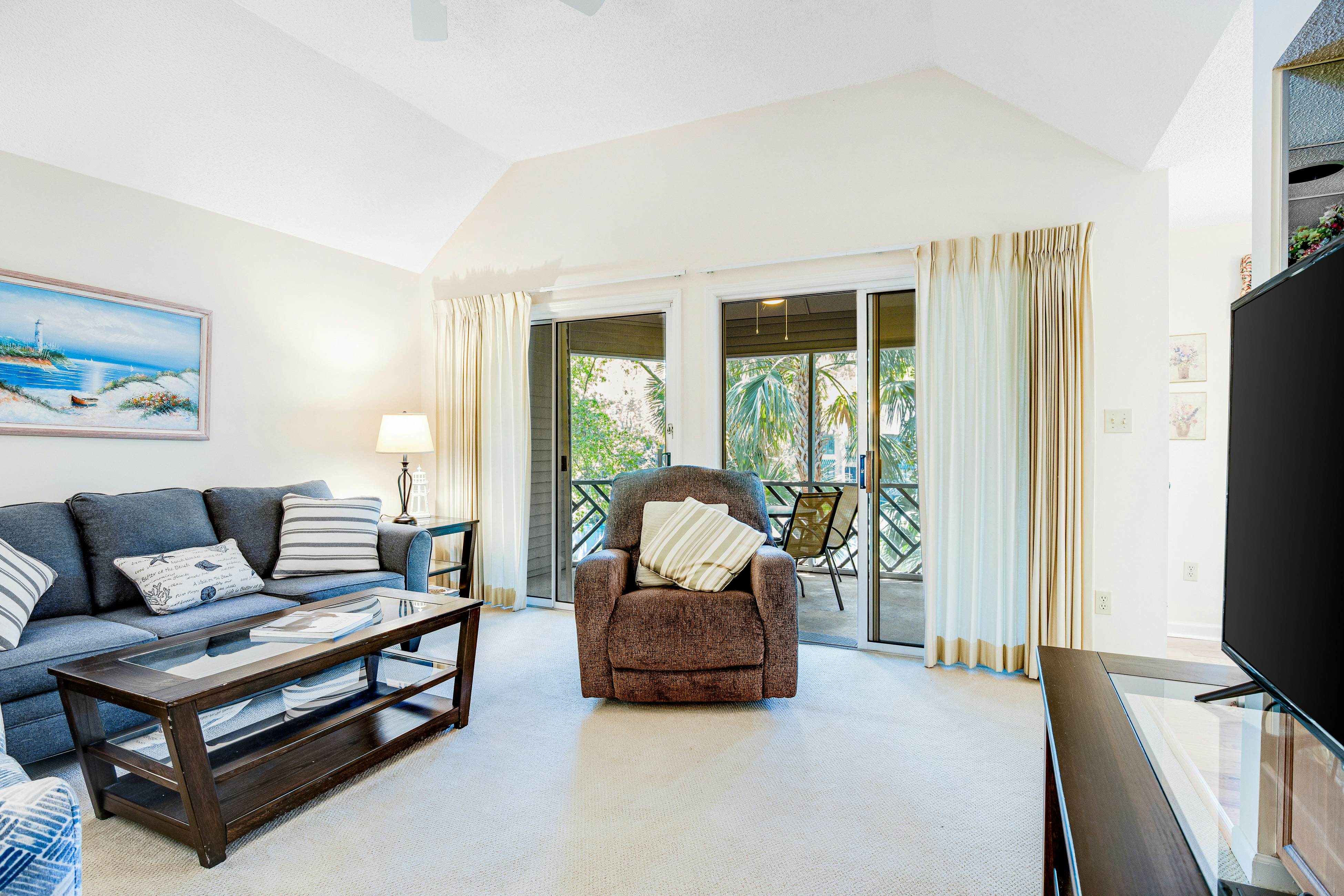 Lagoon view, second floor villa w/ screened in porch, short walk to the beach