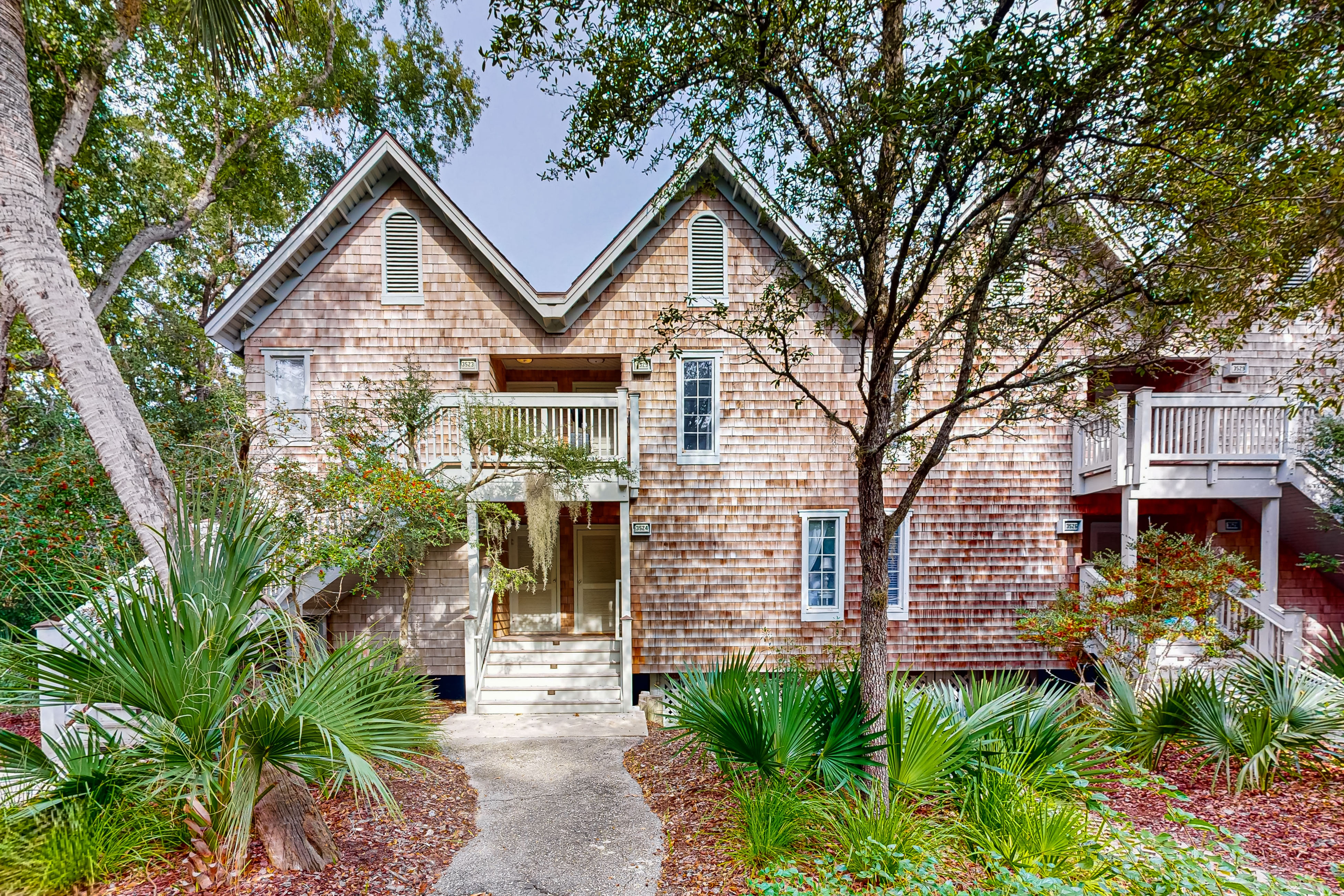 First floor ocean area condo with sunroom/ Free WiFi - close to the beach/ park