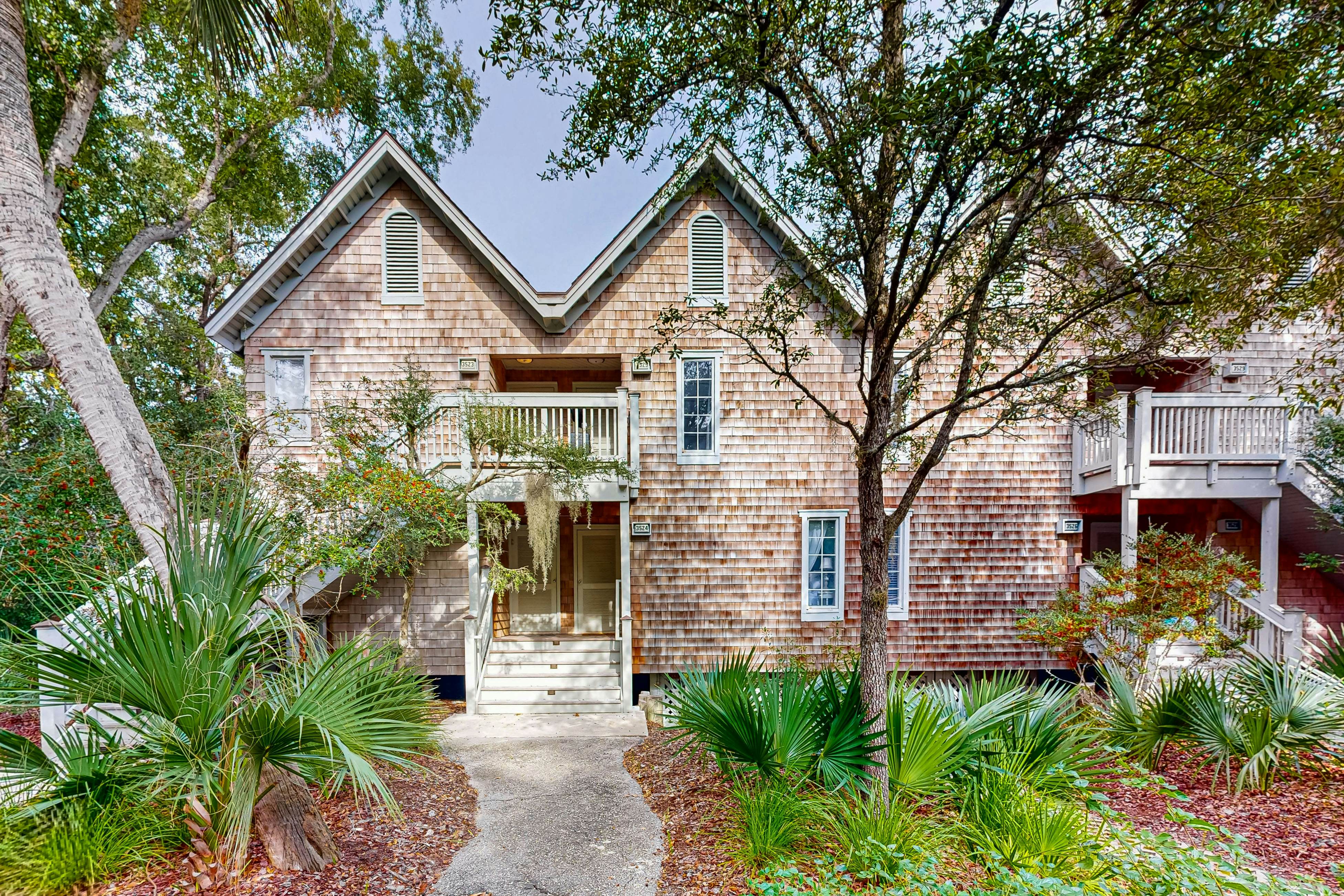 First floor ocean area condo with sunroom/ Free WiFi - close to the beach/ park