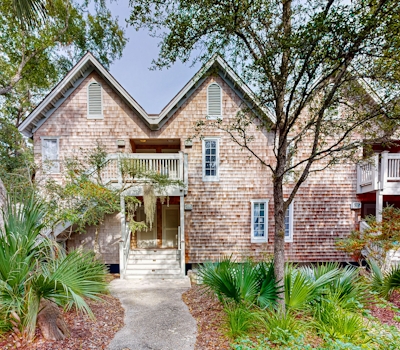 First floor ocean area condo with sunroom/ Free WiFi - close to the beach/ park