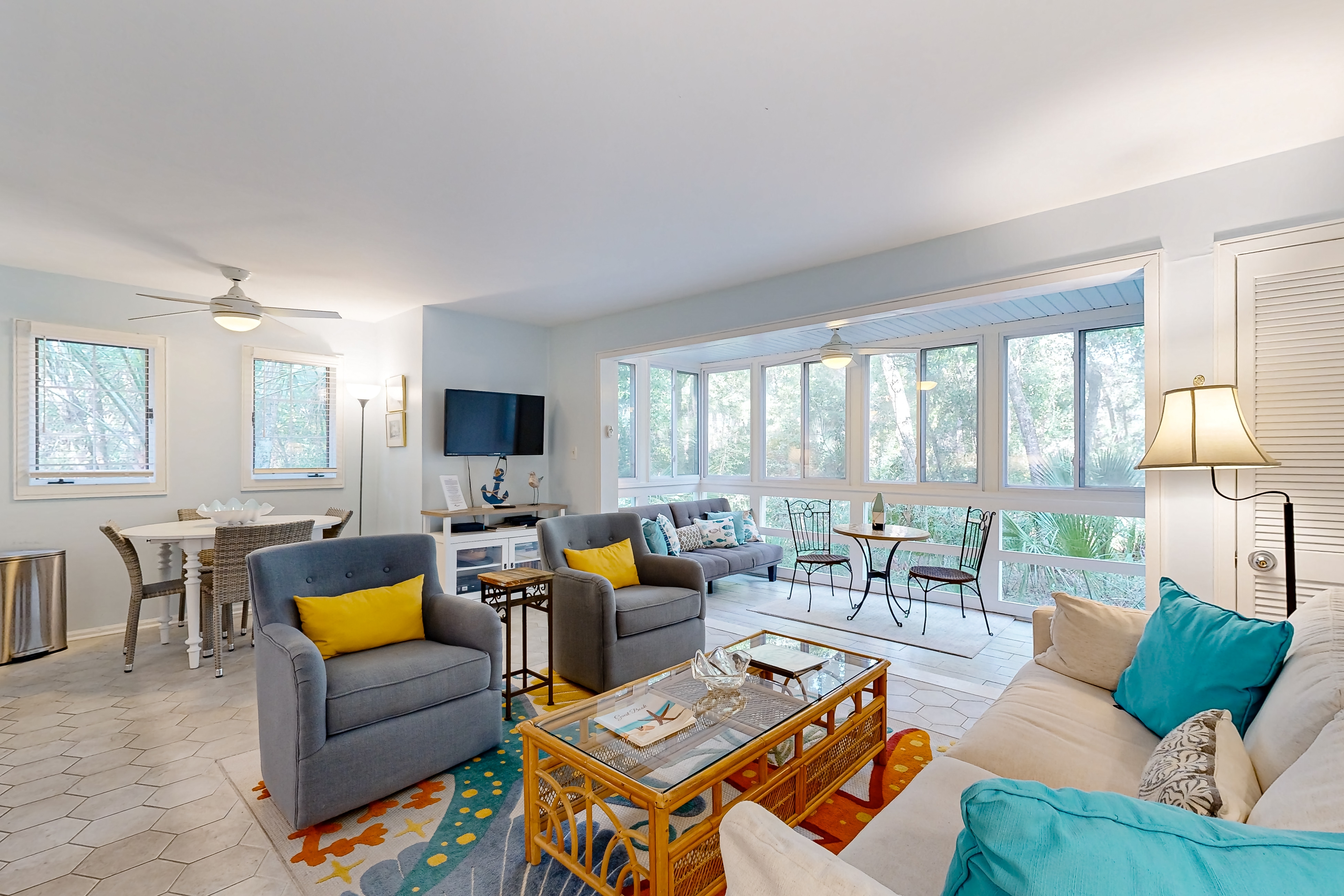 First floor ocean area condo with sunroom/ Free WiFi - close to the beach/ park