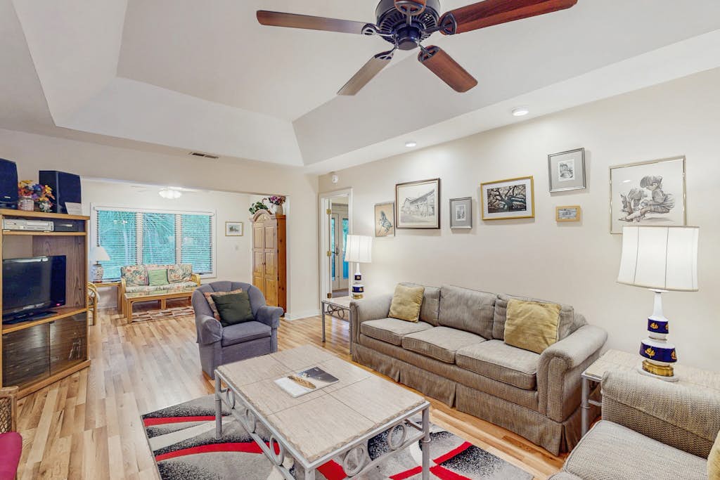 Scenic-view cottage with sunroom, deck, kitchen & pool - close to beach & golf