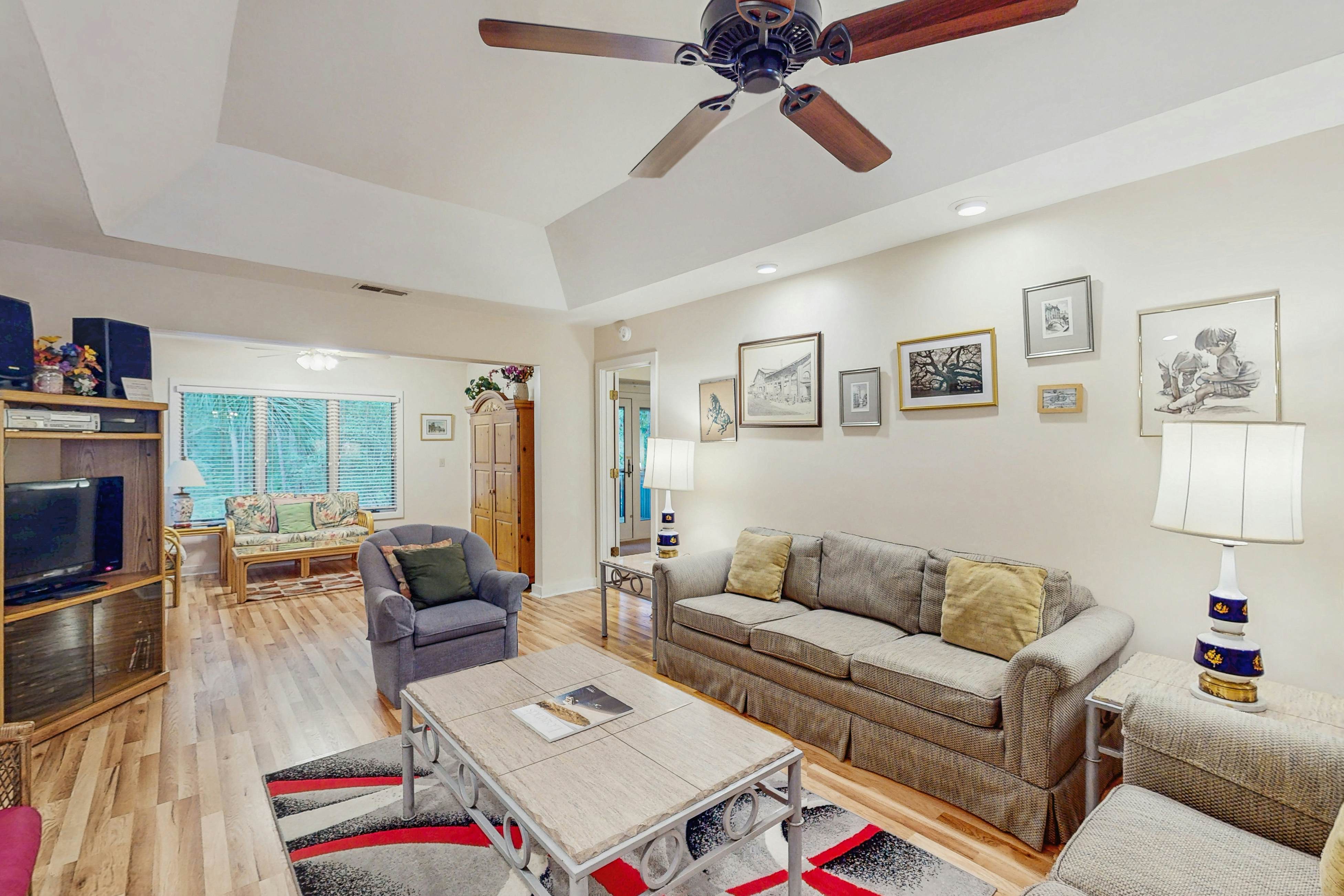 Scenic-view cottage with sunroom, deck, kitchen & pool - close to beach & golf