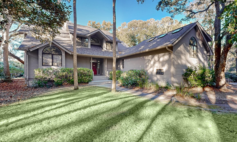 Private home with large deck and views of a lagoon – walk or bike to the beach