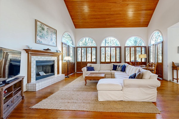 Private home with large deck and views of a lagoon – walk or bike to the beach