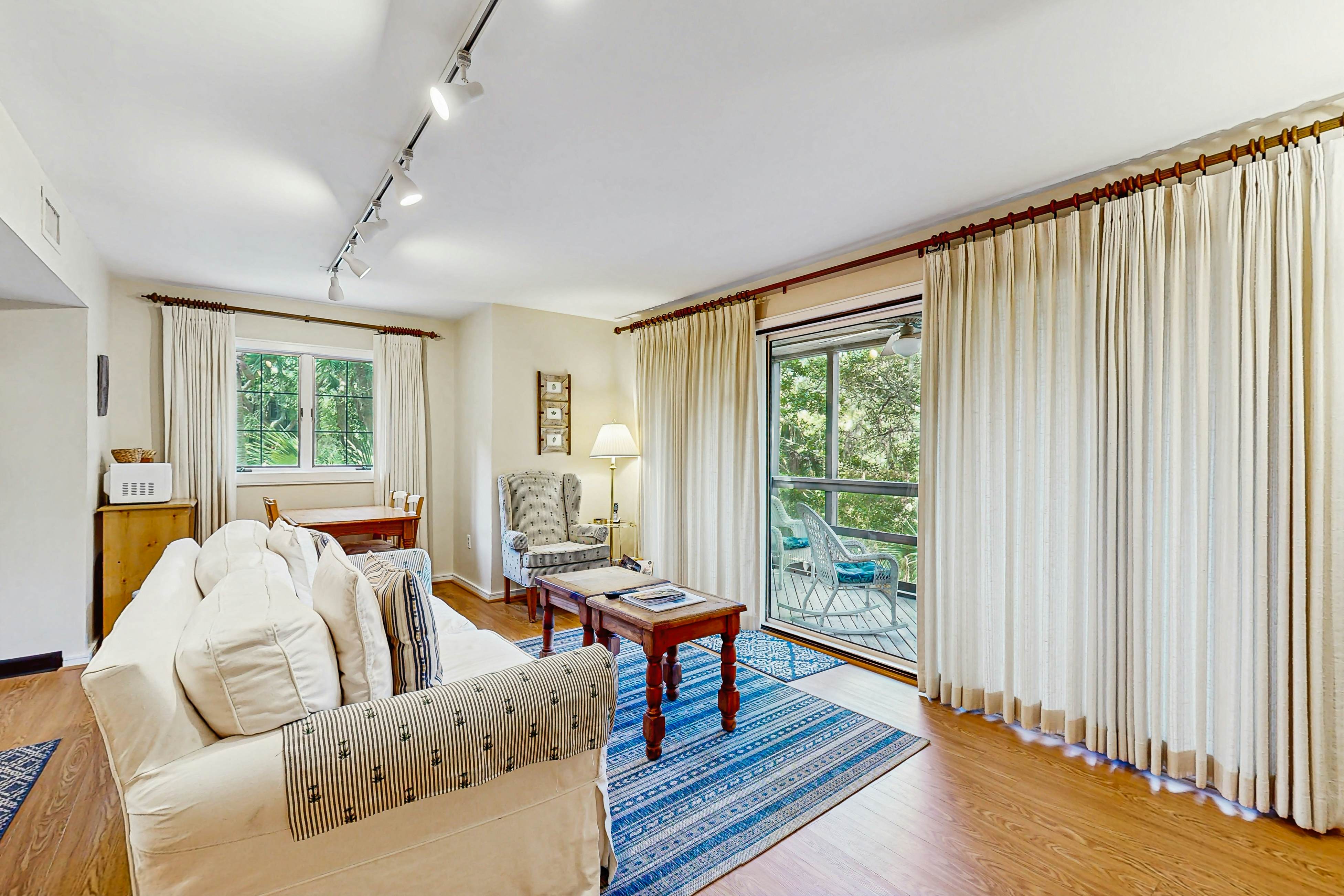 First floor villa with lagoon views within walking distance to the beach/parks