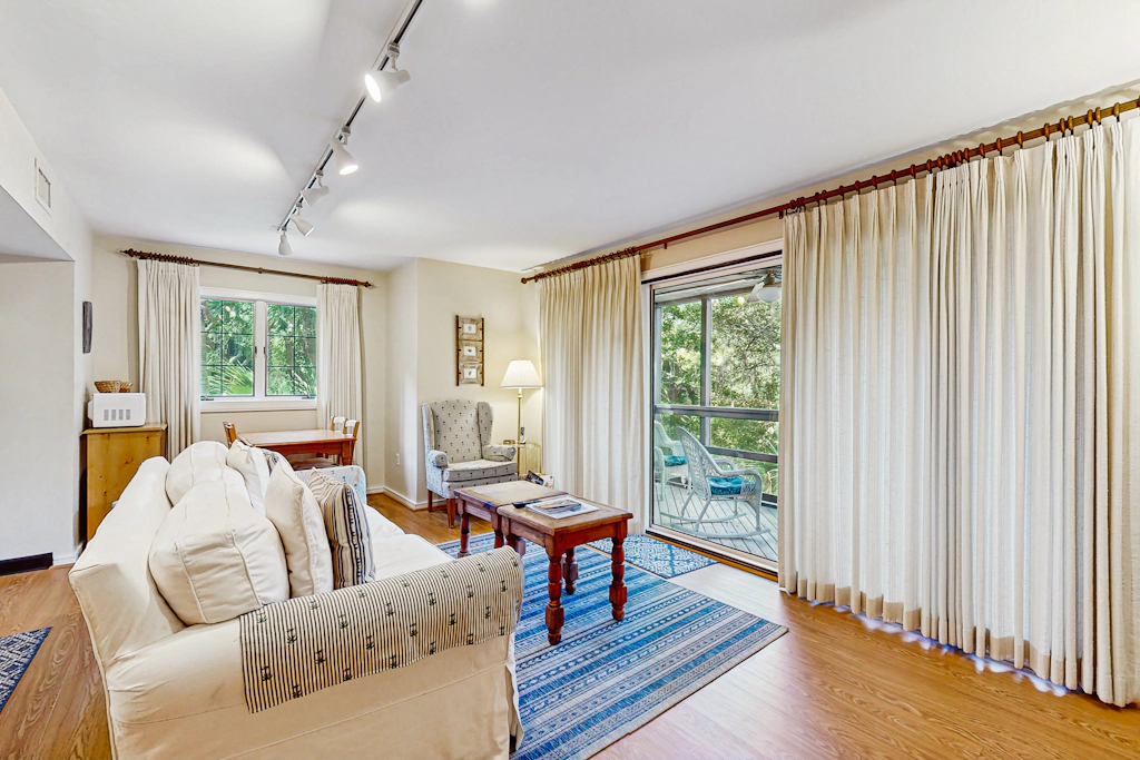 First floor villa with lagoon views within walking distance to the beach/parks