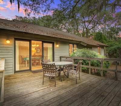 Cottage with natural wooded view - walking distance to beach/ lots of trails