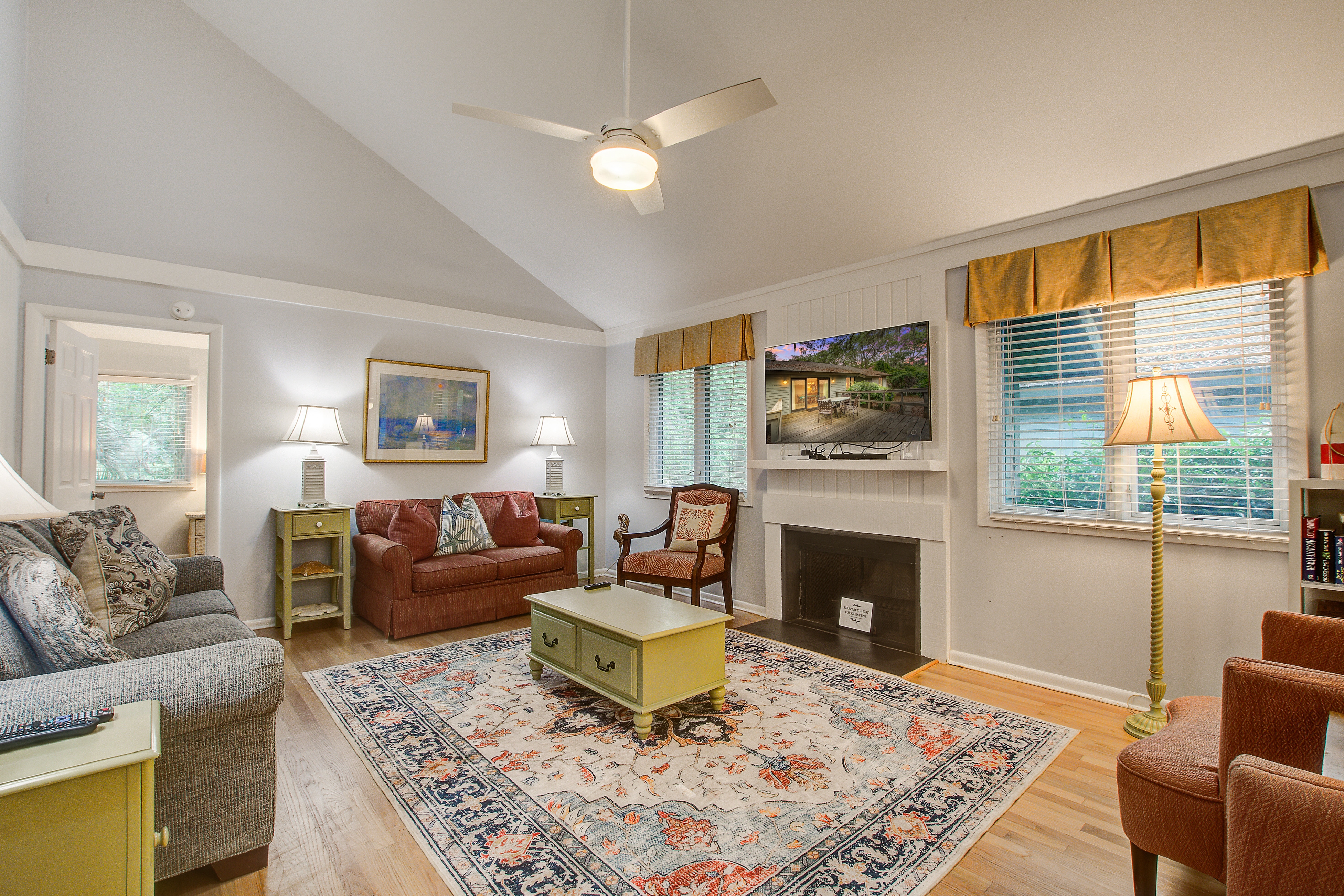 Cottage with natural wooded view - walking distance to beach/ lots of trails