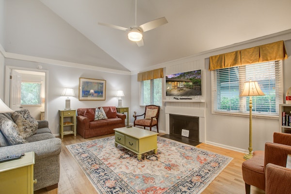 Cottage with natural wooded view - walking distance to beach/ lots of trails