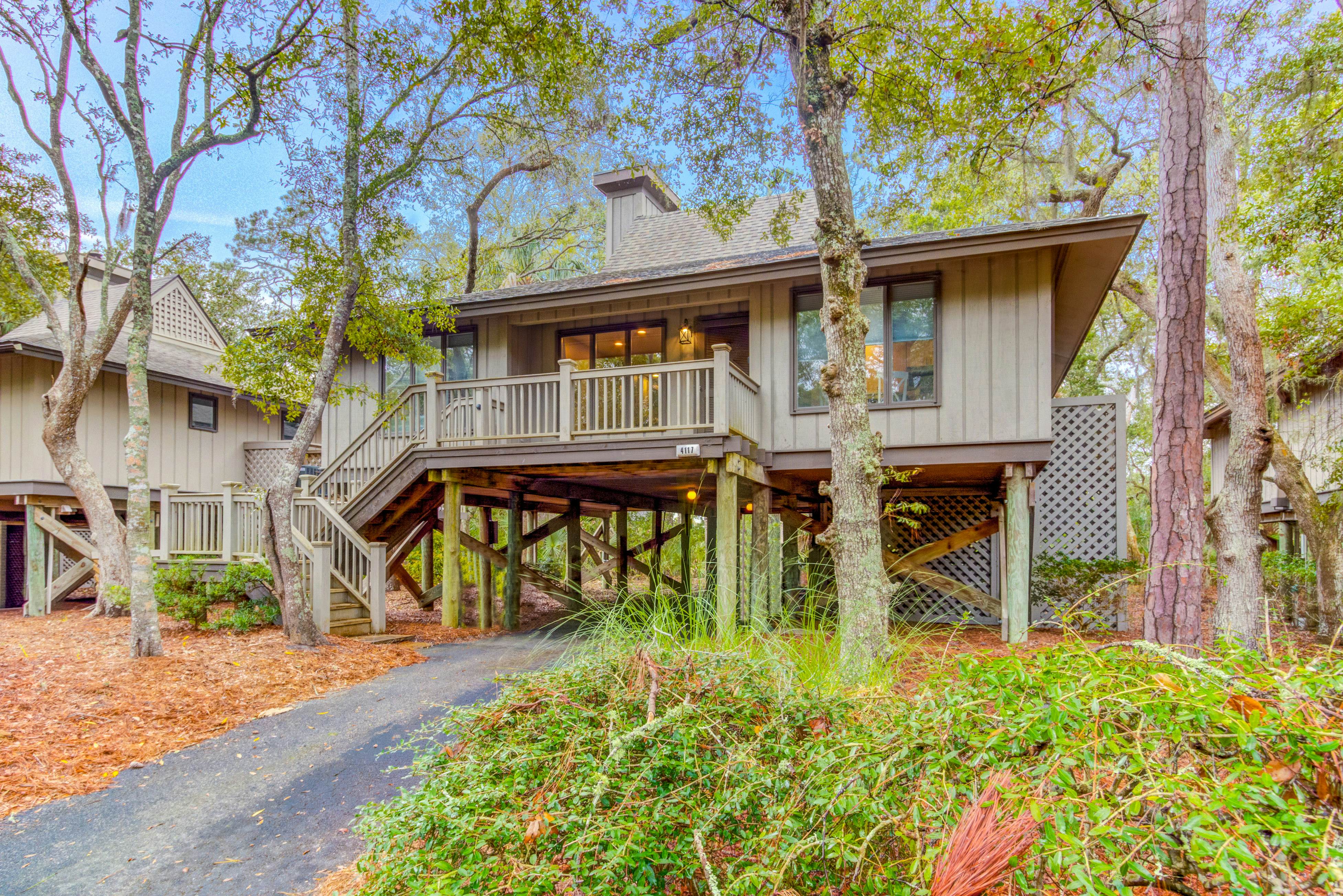 Scenic view cottage w/ Free Wifi - just a short walk to the beach & park