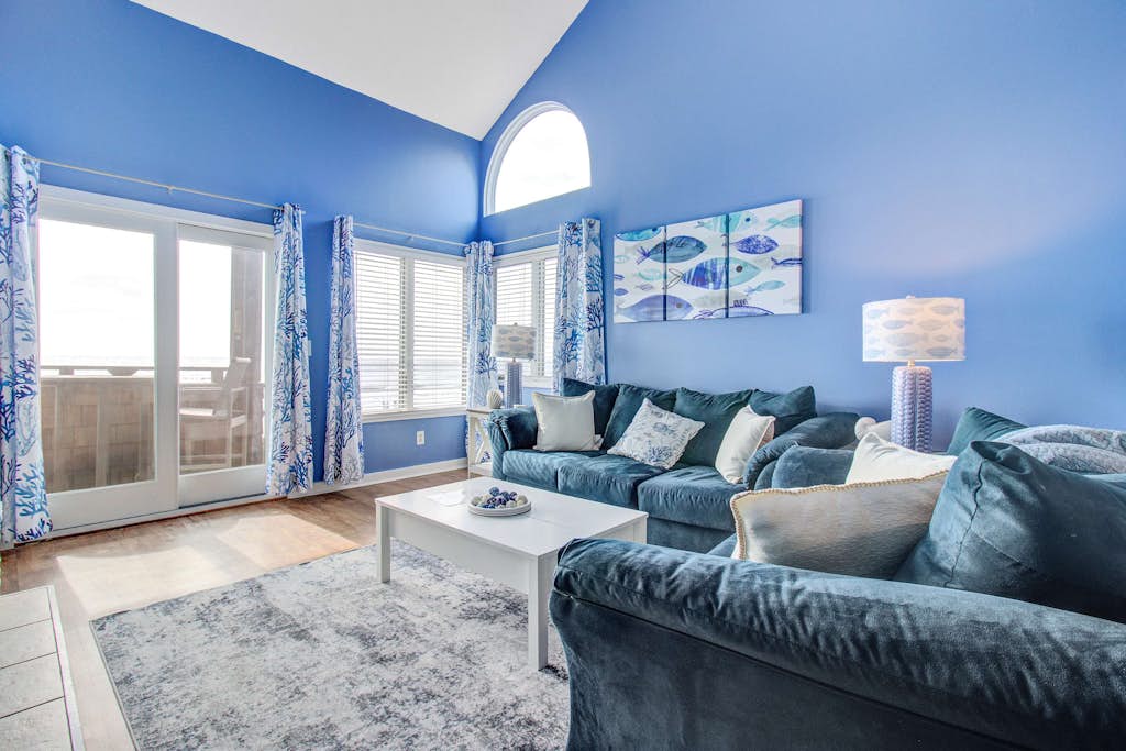 Second floor oceanfront villa with deck & full kitchen super close to the beach