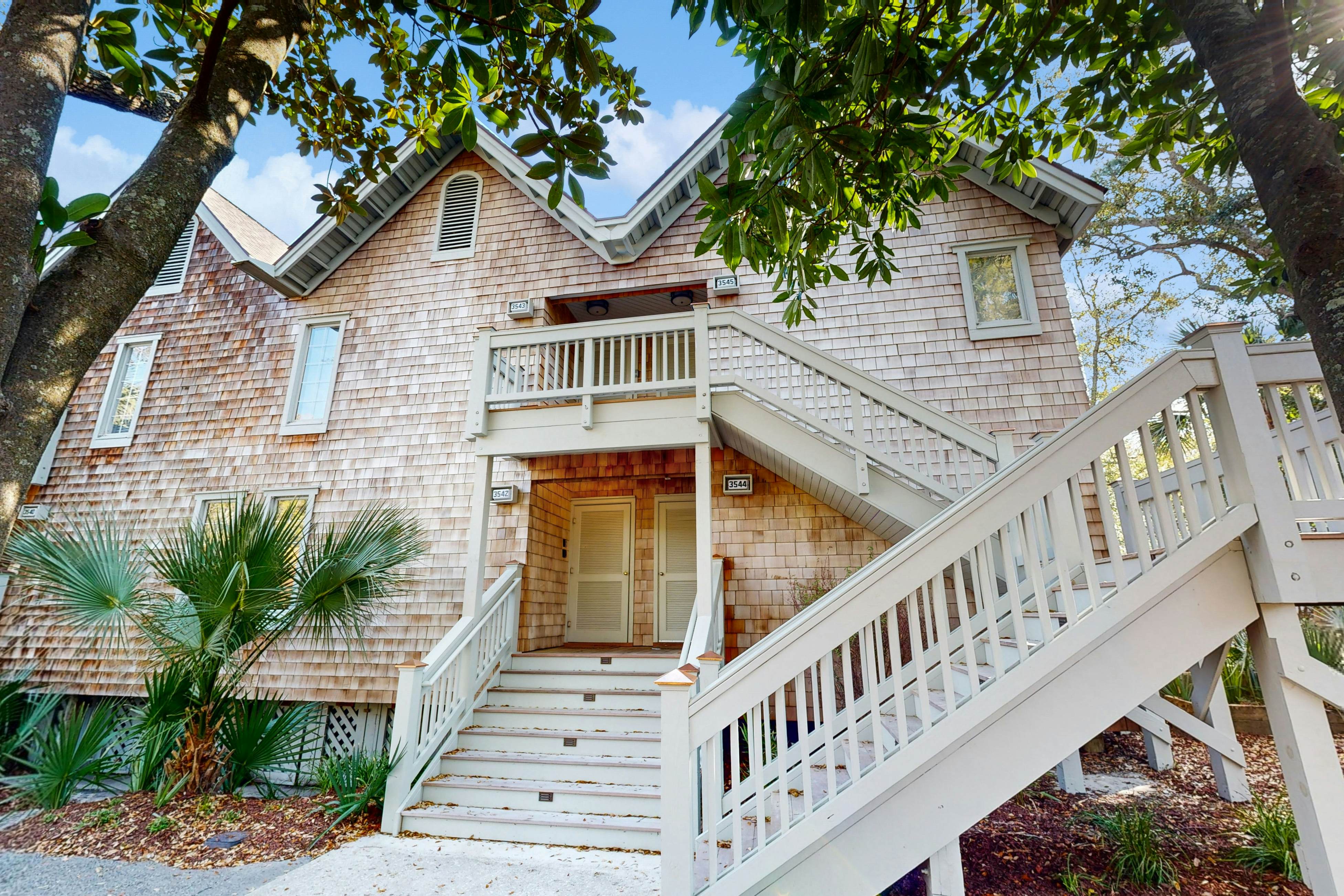 First-Floor Seascape Villa with Easy Beach Access - Tennis, Golf Nearby