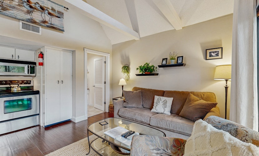 Second-floor villa with great lagoon views - steps from the beach