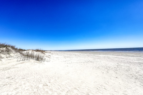 Second-floor villa with great lagoon views - steps from the beach