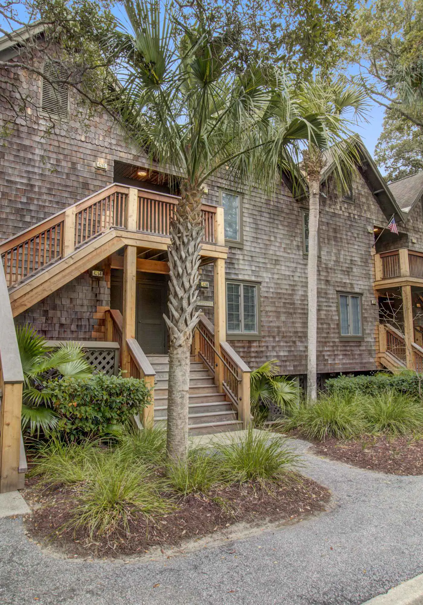 Second-floor villa with great lagoon views - steps from the beach