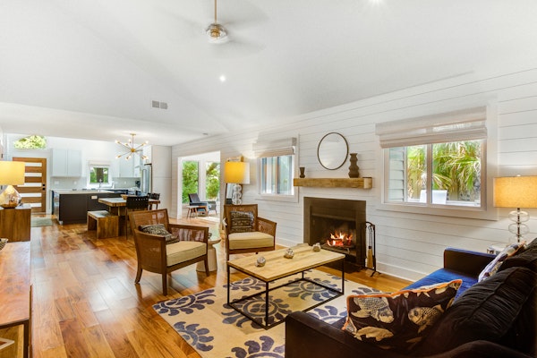 Scenic view cottage w/ skylights & Free WiFi- across the street from the beach