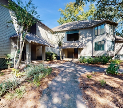 Lagoon-Front Villa w/ Screened Porch, WiFi & AC - Steps to Beach, Tennis & Golf