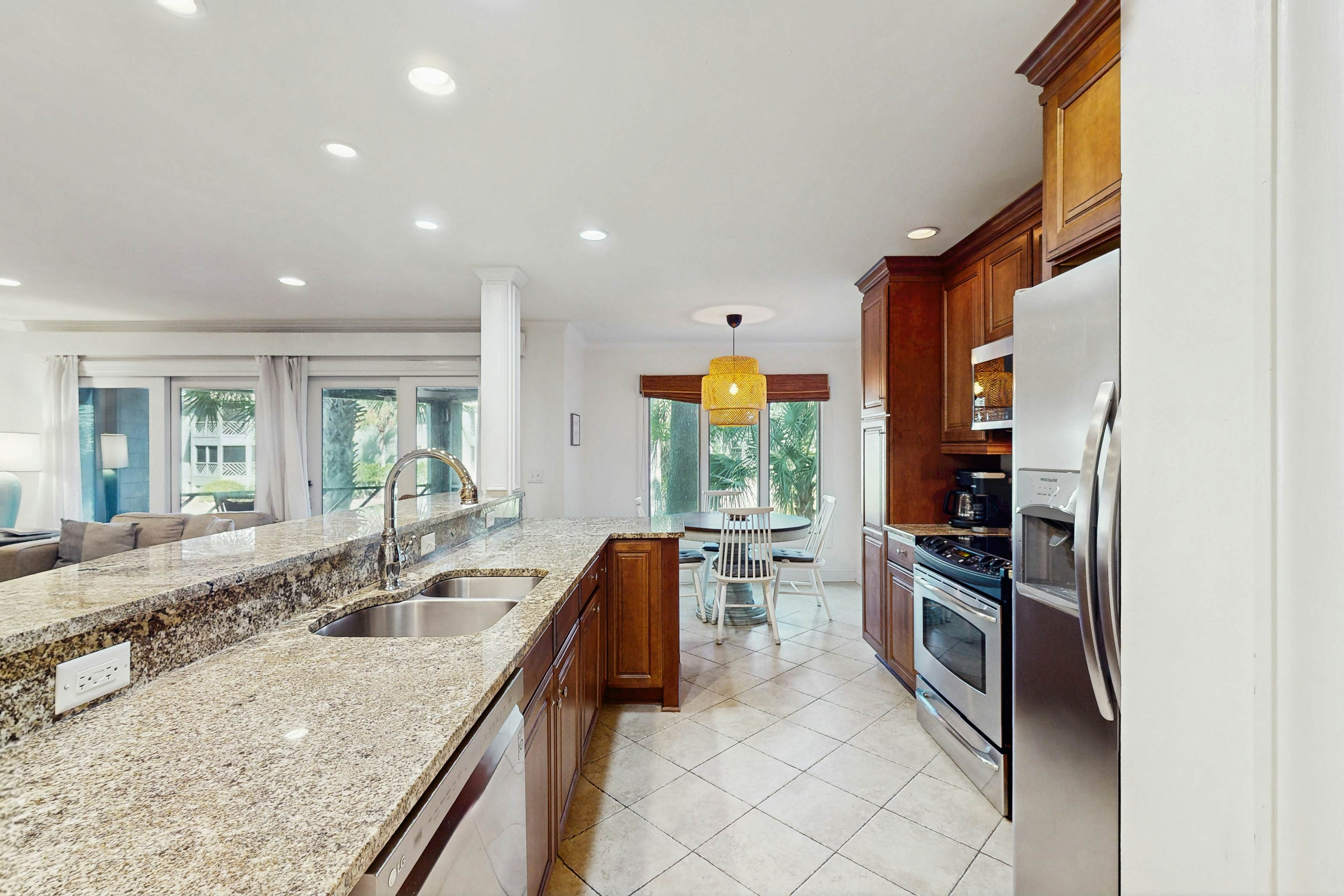 Lagoon-Front Villa w/ Screened Porch, WiFi & AC - Steps to Beach, Tennis & Golf