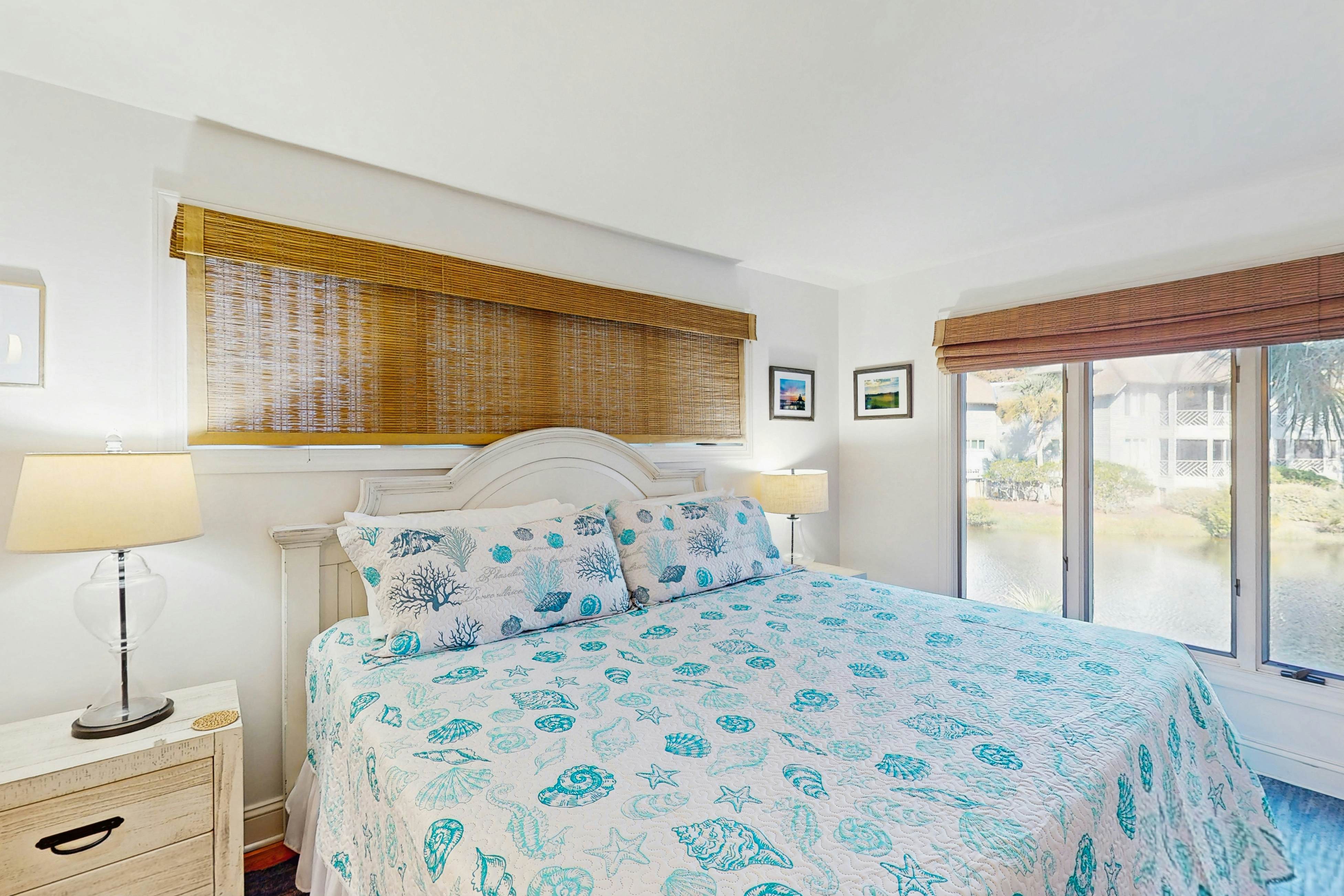 Lagoon-Front Villa w/ Screened Porch, WiFi & AC - Steps to Beach, Tennis & Golf