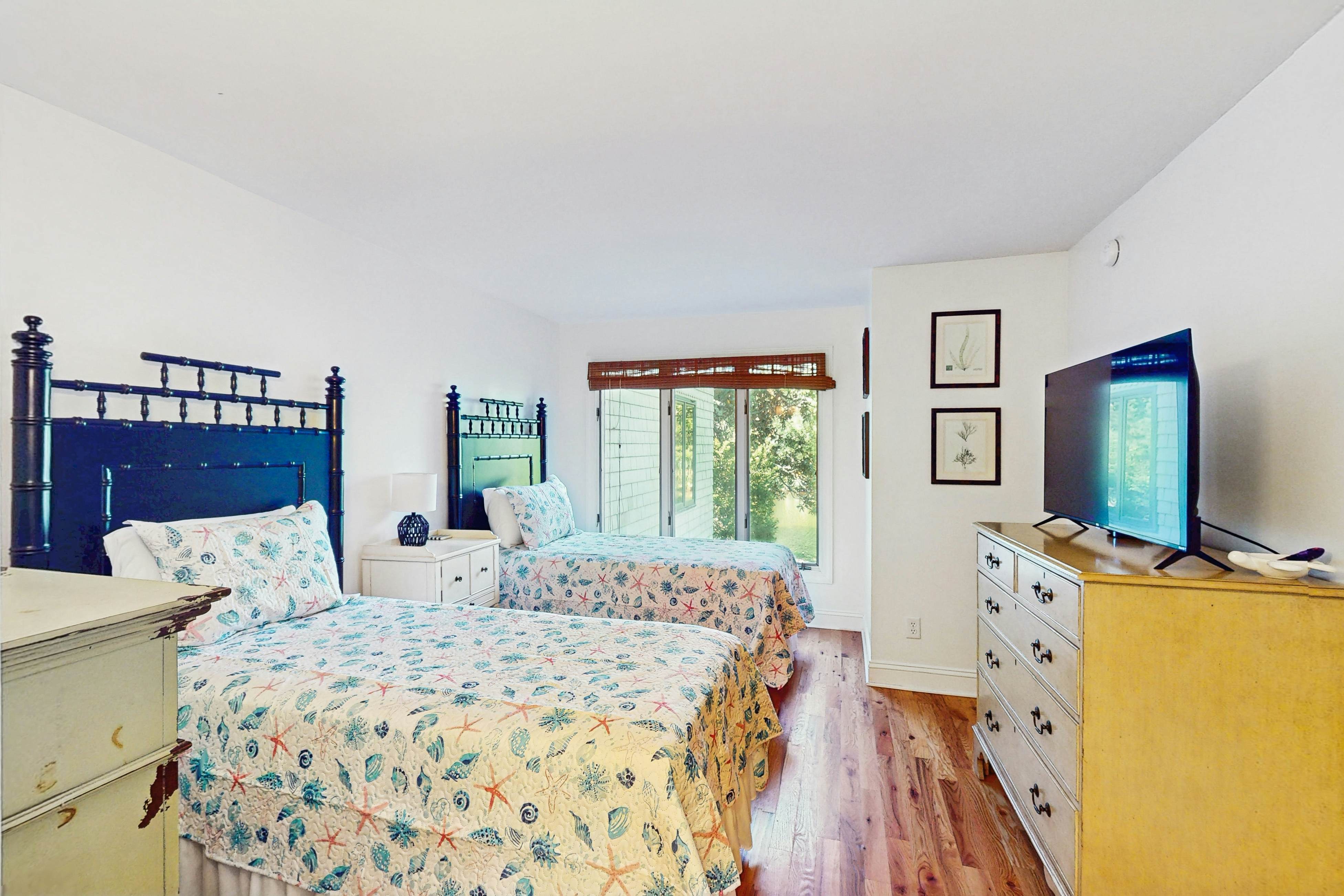 Lagoon-Front Villa w/ Screened Porch, WiFi & AC - Steps to Beach, Tennis & Golf