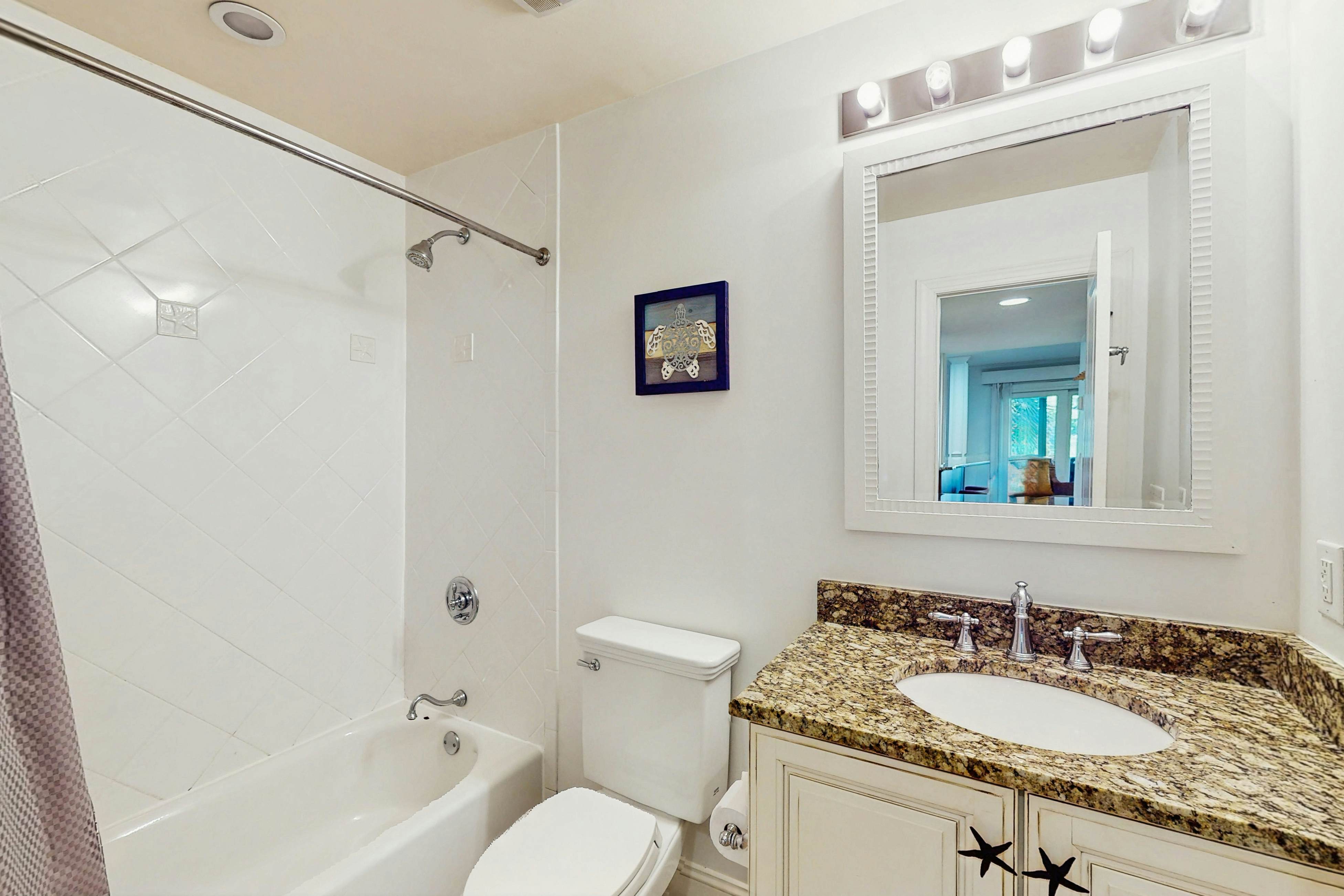 Lagoon-Front Villa w/ Screened Porch, WiFi & AC - Steps to Beach, Tennis & Golf