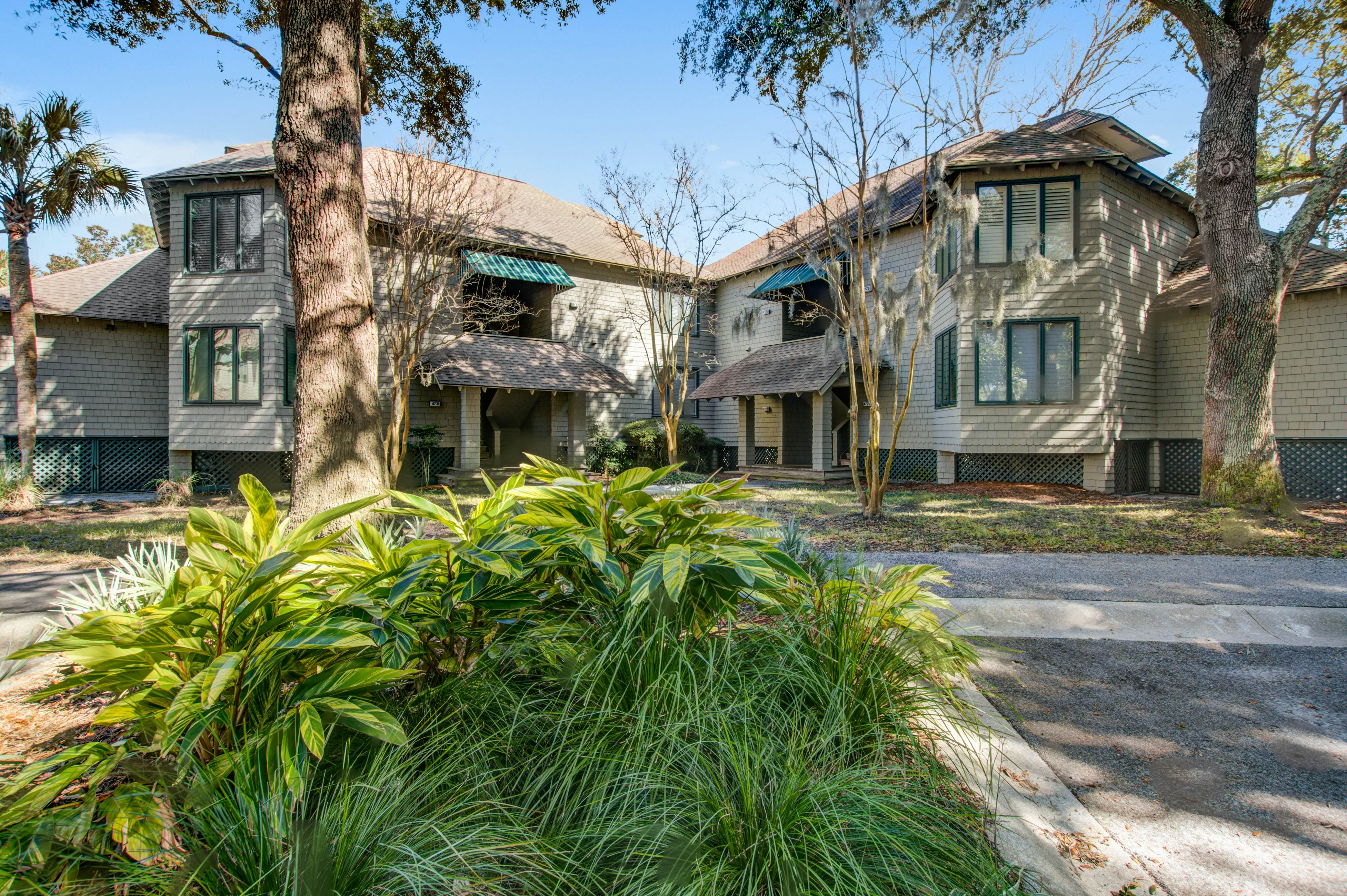 Lagoon-Front Villa w/ Screened Porch, WiFi & AC - Steps to Beach, Tennis & Golf