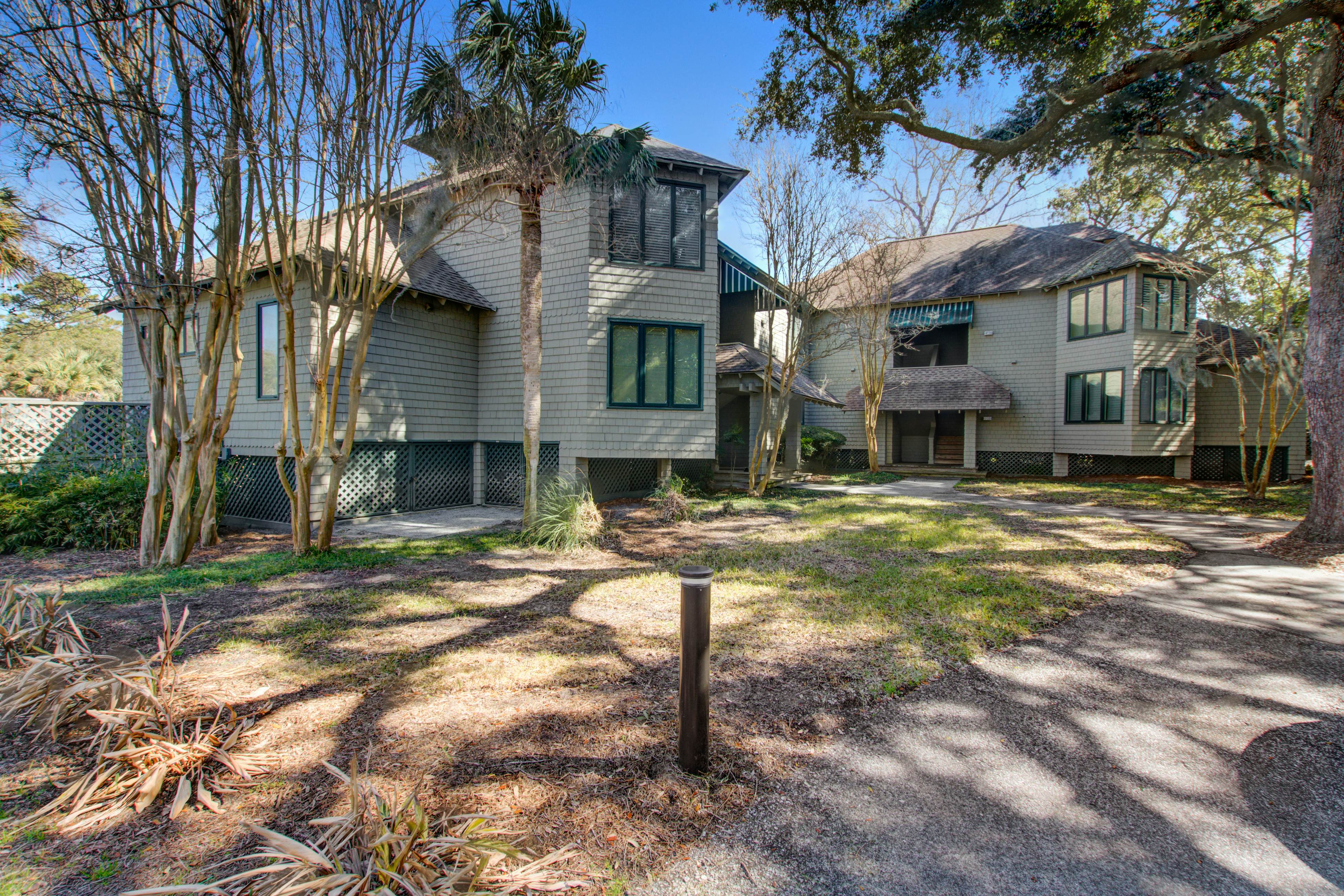 Lagoon-Front Villa w/ Screened Porch, WiFi & AC - Steps to Beach, Tennis & Golf