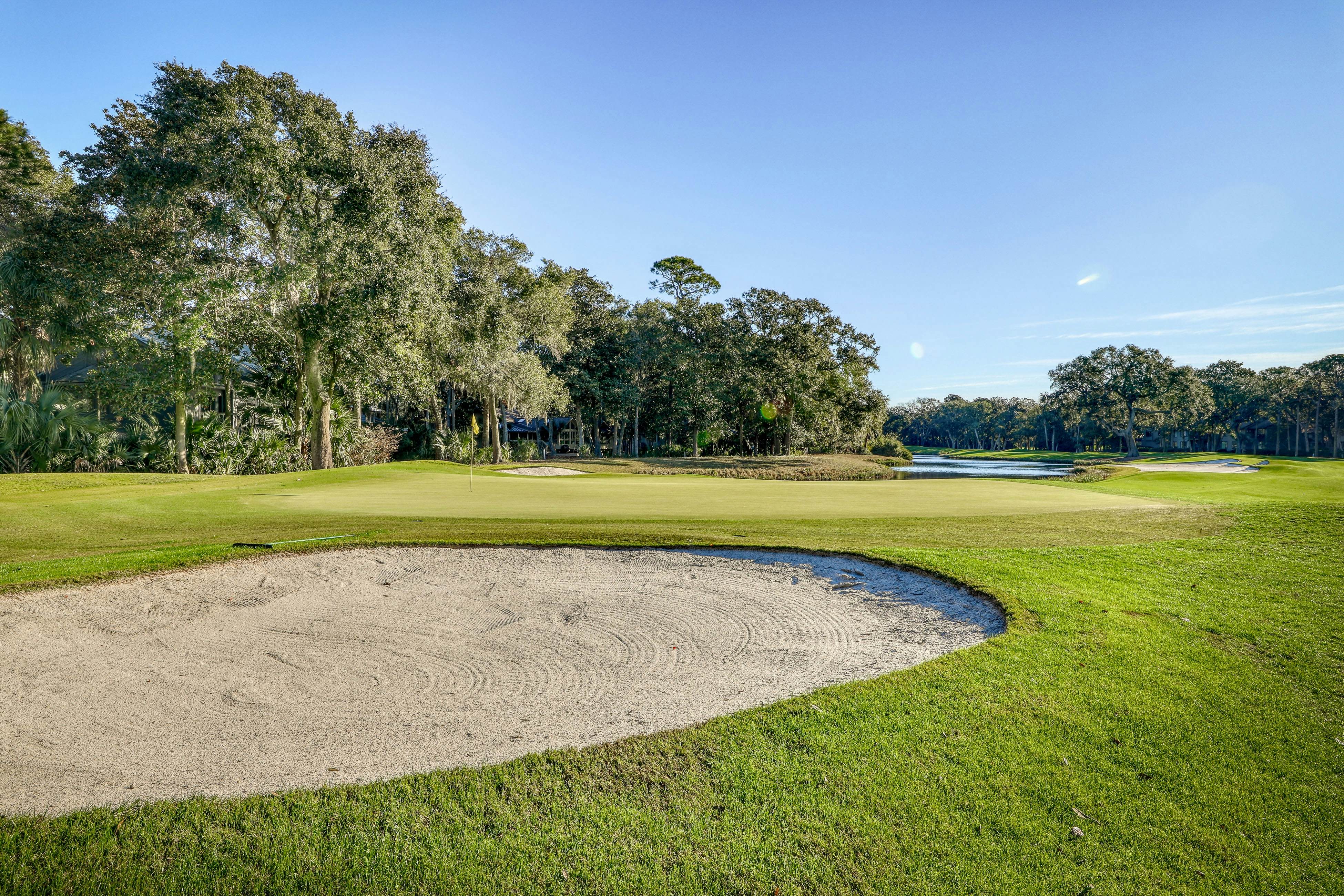 Lagoon-Front Villa w/ Screened Porch, WiFi & AC - Steps to Beach, Tennis & Golf