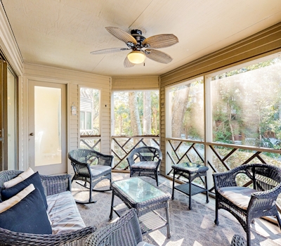 Waterfront Family Retreat with Pond Views - Close to Tennis and Golf - Dogs Welcome