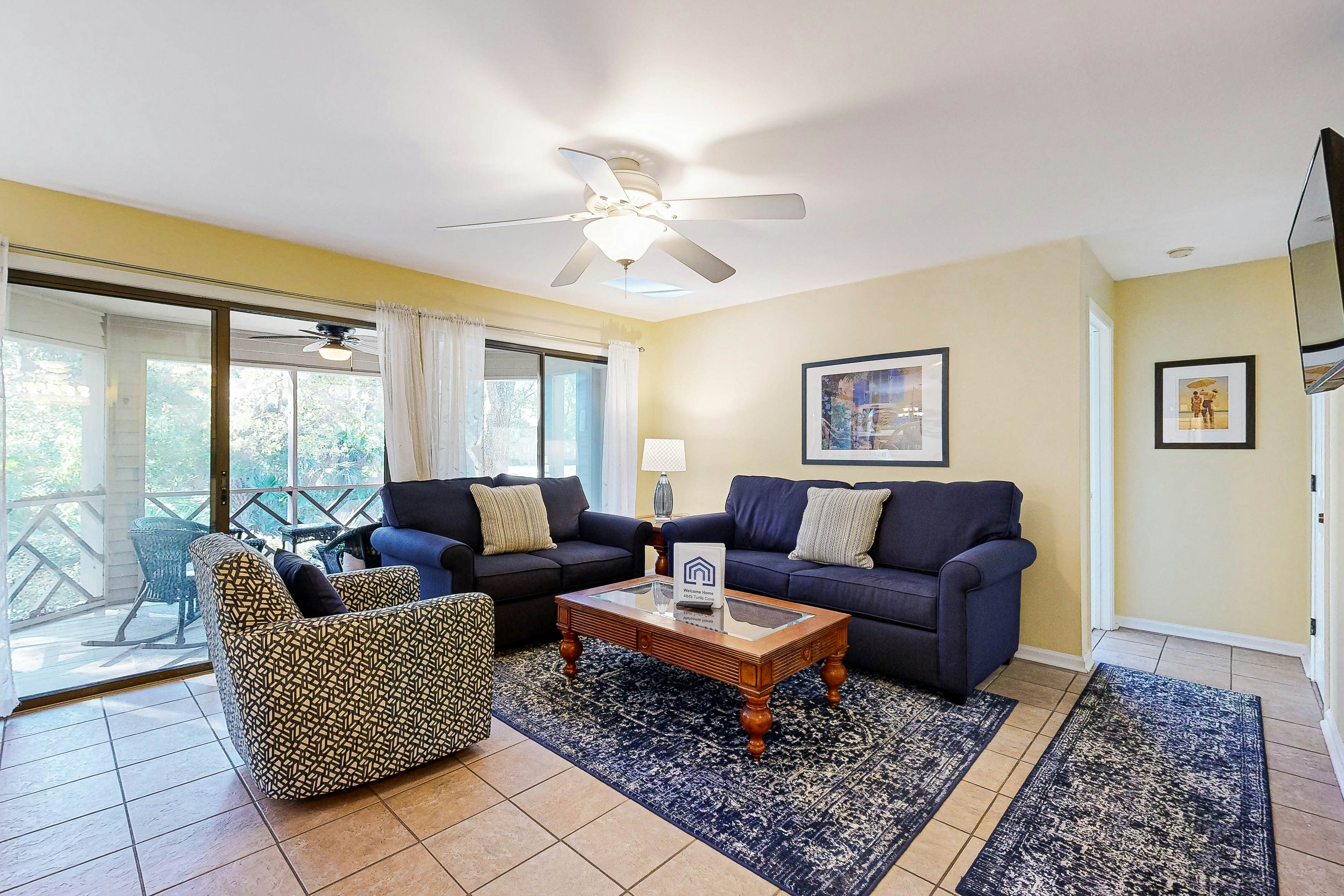 Waterfront Family Retreat with Pond Views - Close to Tennis and Golf - Dogs Welcome