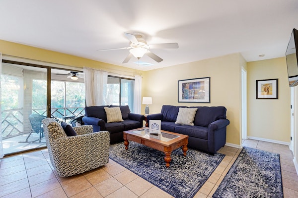 Waterfront Family Retreat with Pond Views - Close to Tennis and Golf - Dogs Welcome