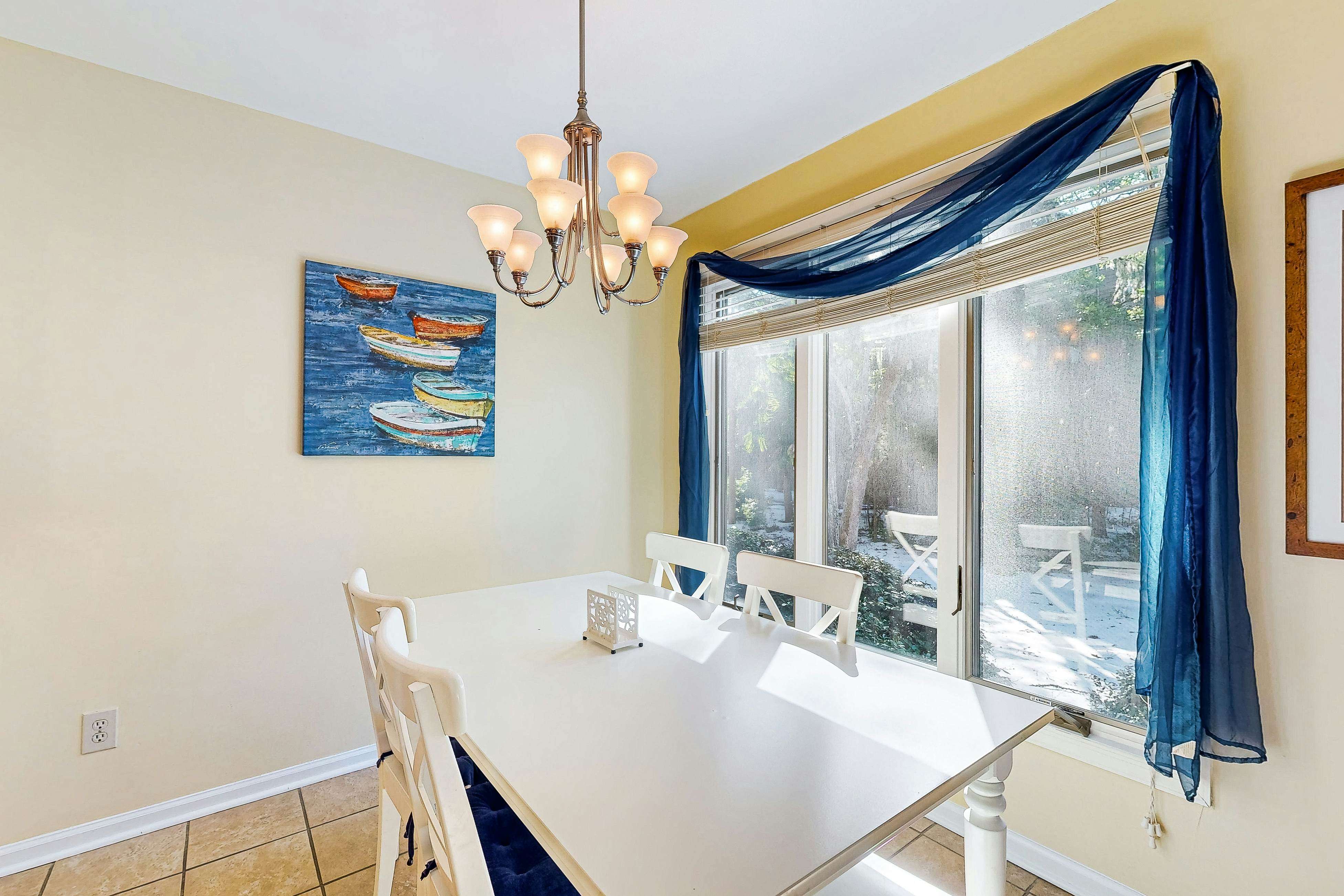 Waterfront Family Retreat with Pond Views - Close to Tennis and Golf - Dogs Welcome