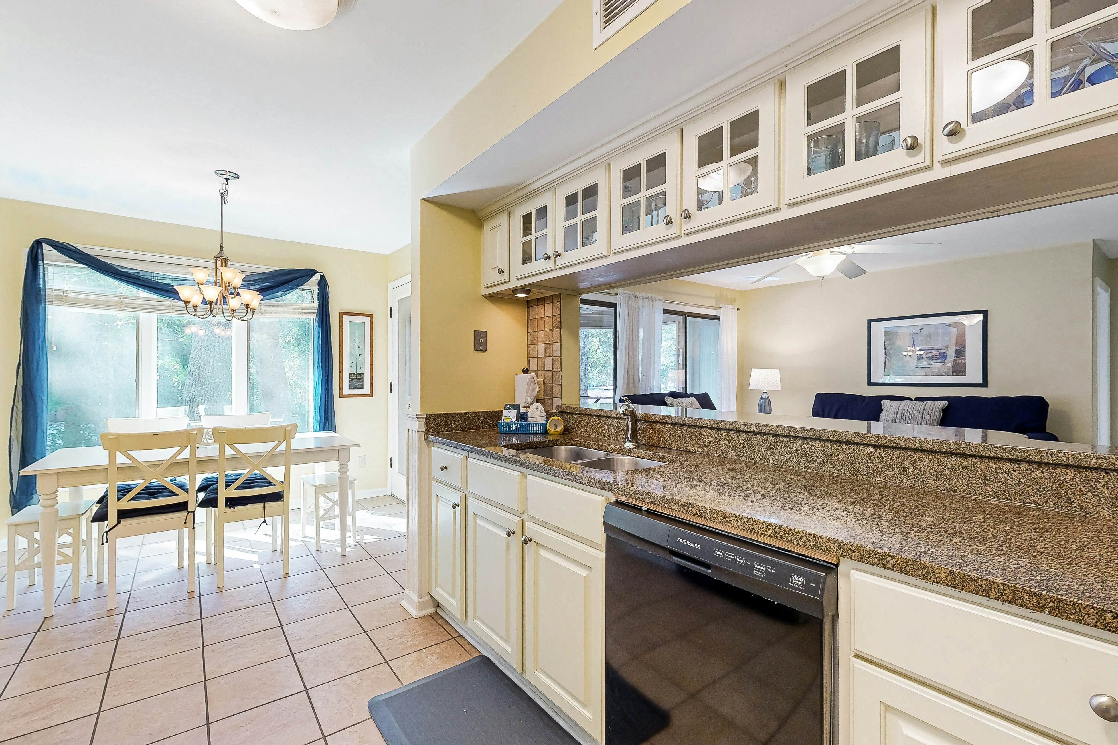 Waterfront Family Retreat with Pond Views - Close to Tennis and Golf - Dogs Welcome