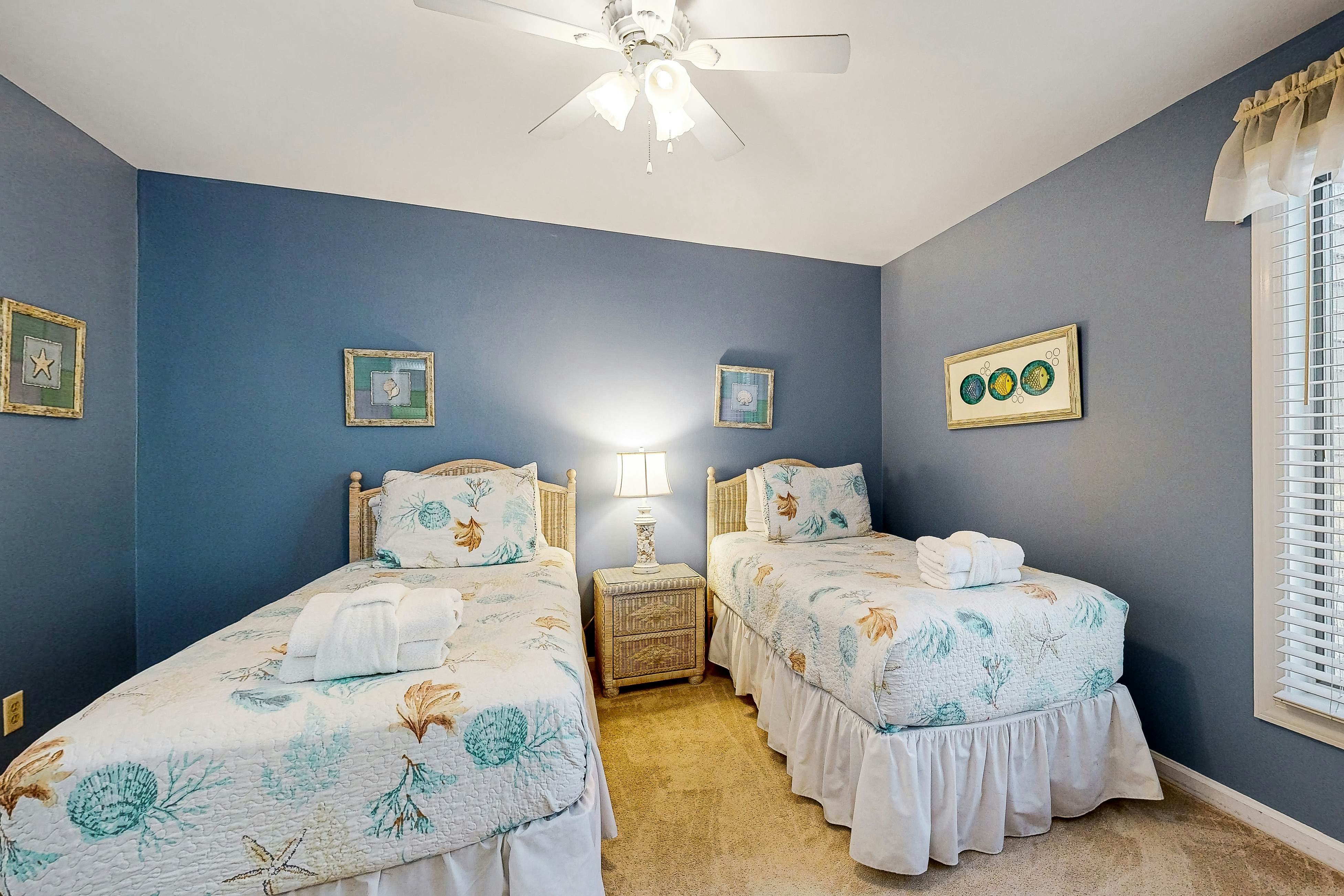 Waterfront Family Retreat with Pond Views - Close to Tennis and Golf - Dogs Welcome