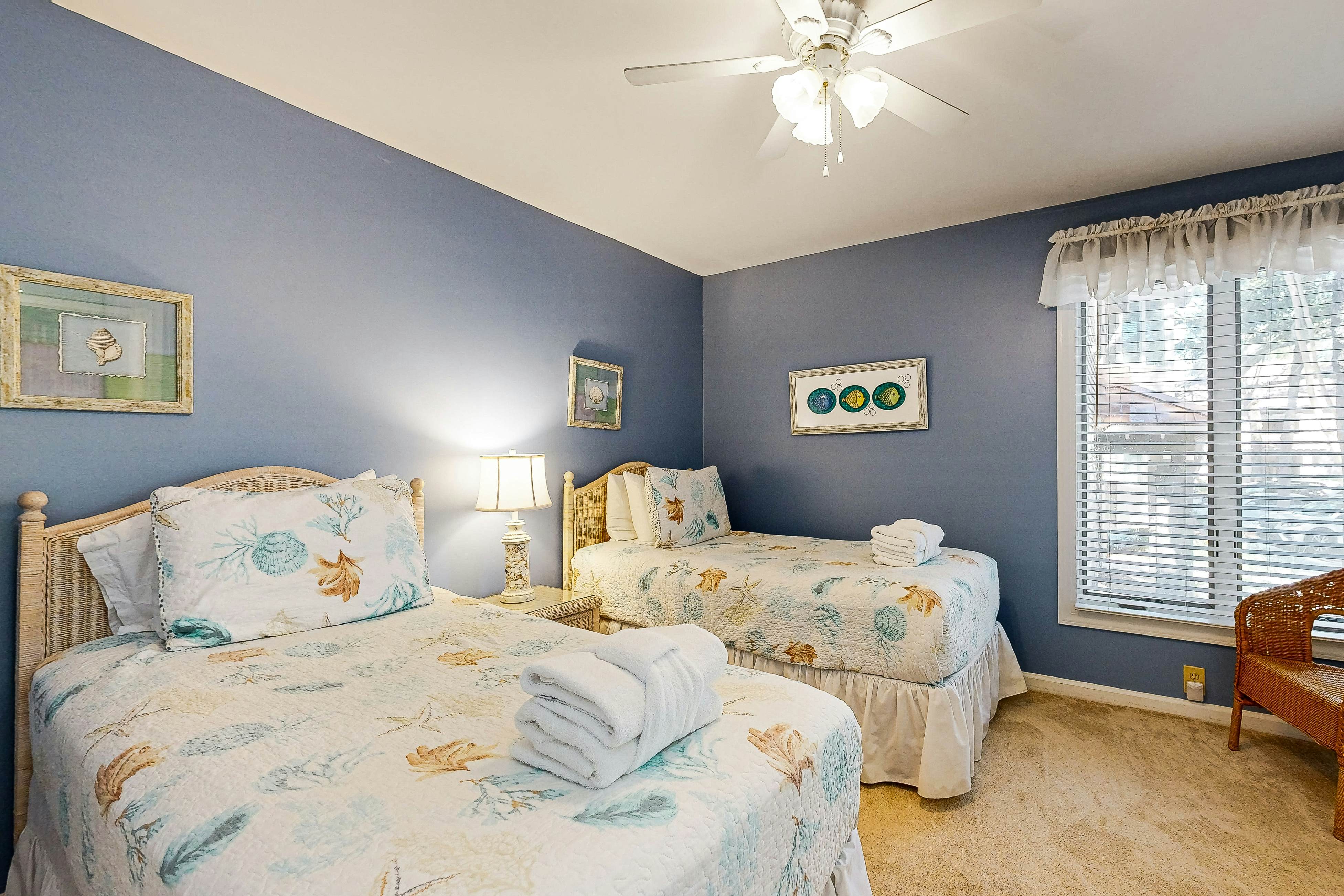 Waterfront Family Retreat with Pond Views - Close to Tennis and Golf - Dogs Welcome