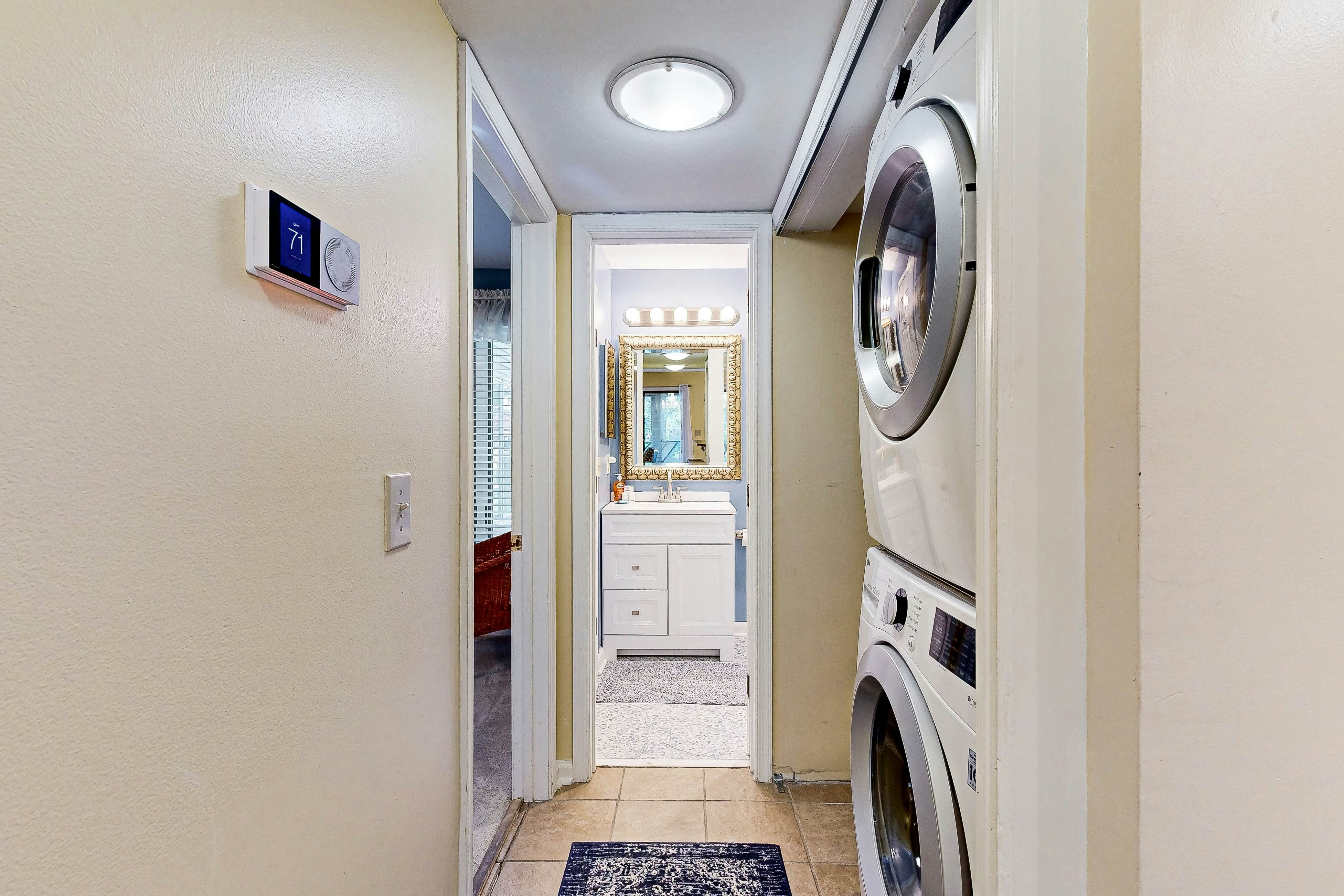 Waterfront Family Retreat with Pond Views - Close to Tennis and Golf - Dogs Welcome